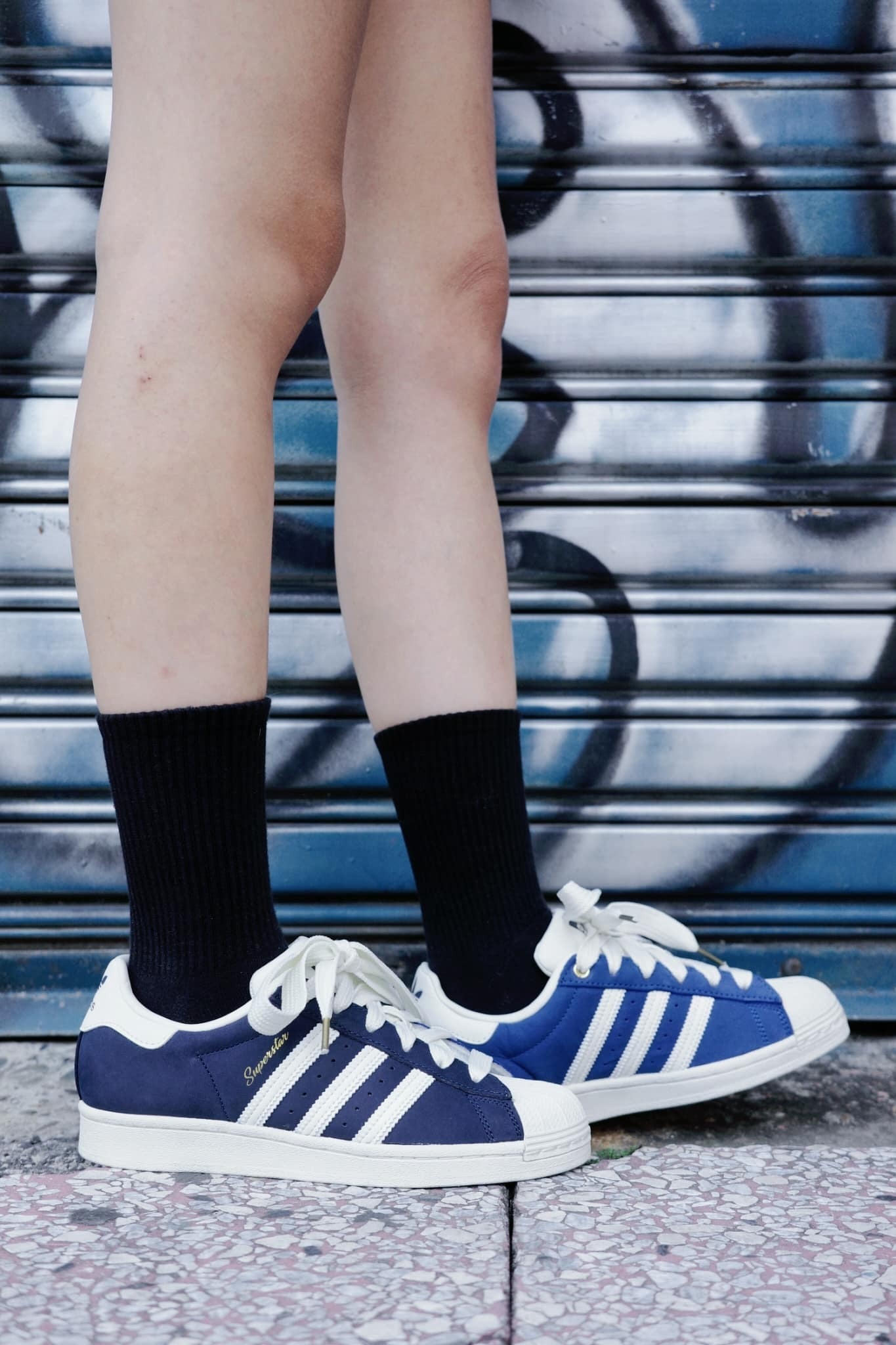 Adidas 陰陽鞋貝殼頭皮革Superstar藍女鞋休閒鞋(IF7673)