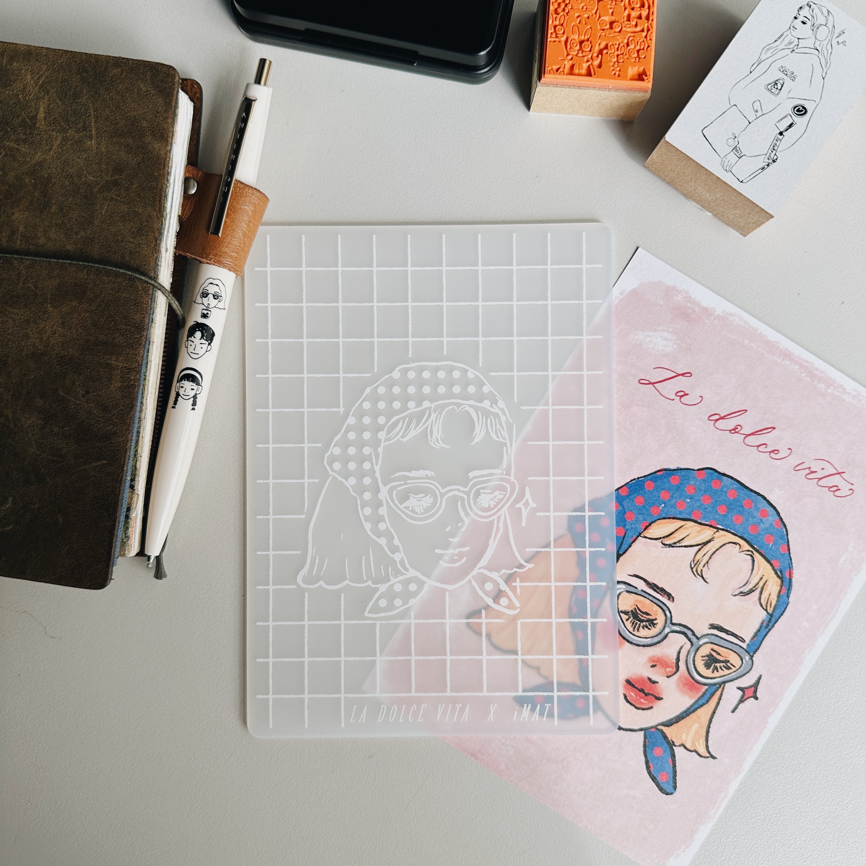 俏皮頭巾女孩 霧透白印章墊｜甜蜜生活