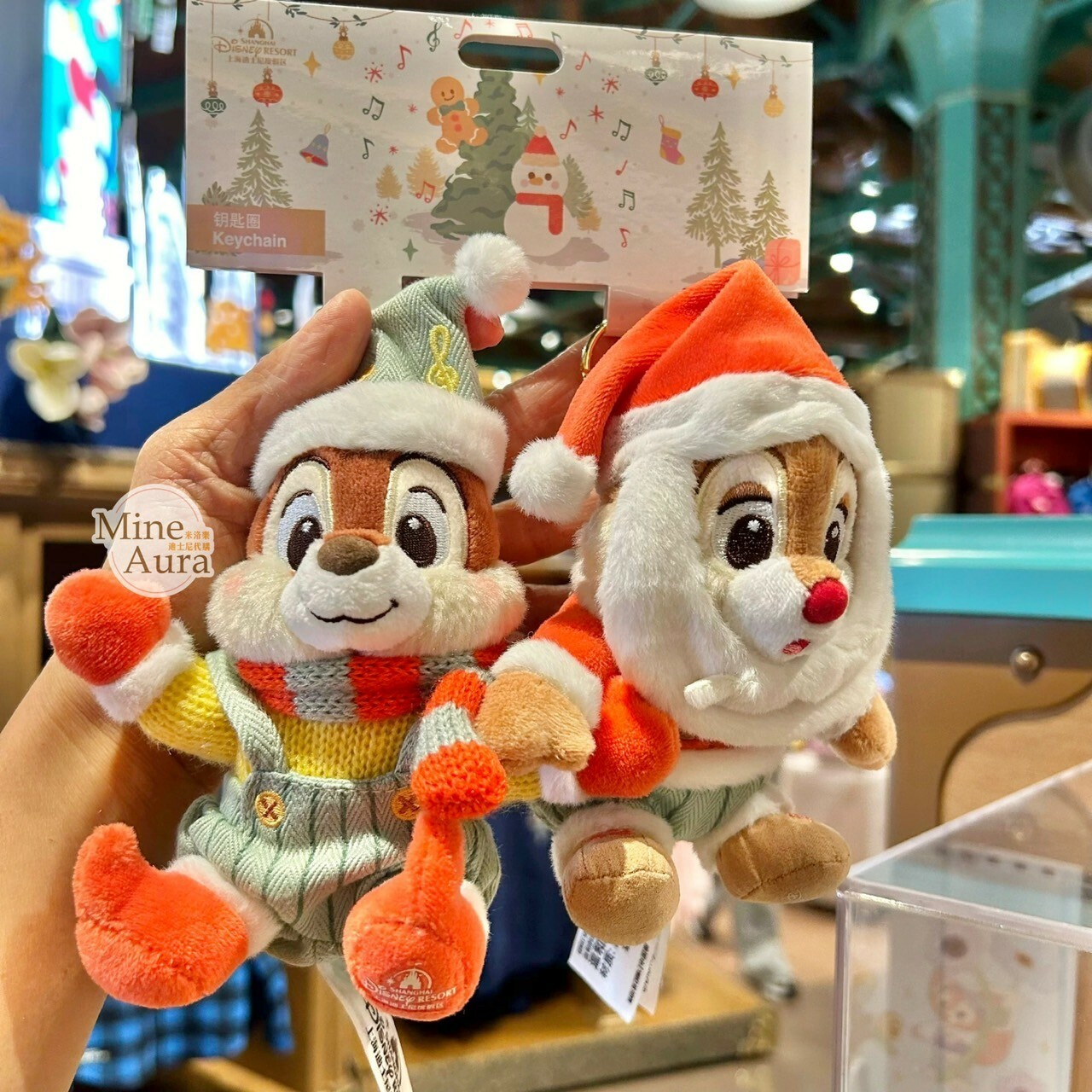 (限時特價) 2024 冬日米奇系列 奇奇蒂蒂 Chip 'n Dale 絨毛 鑰匙圈 吊飾 -上海迪士尼樂園