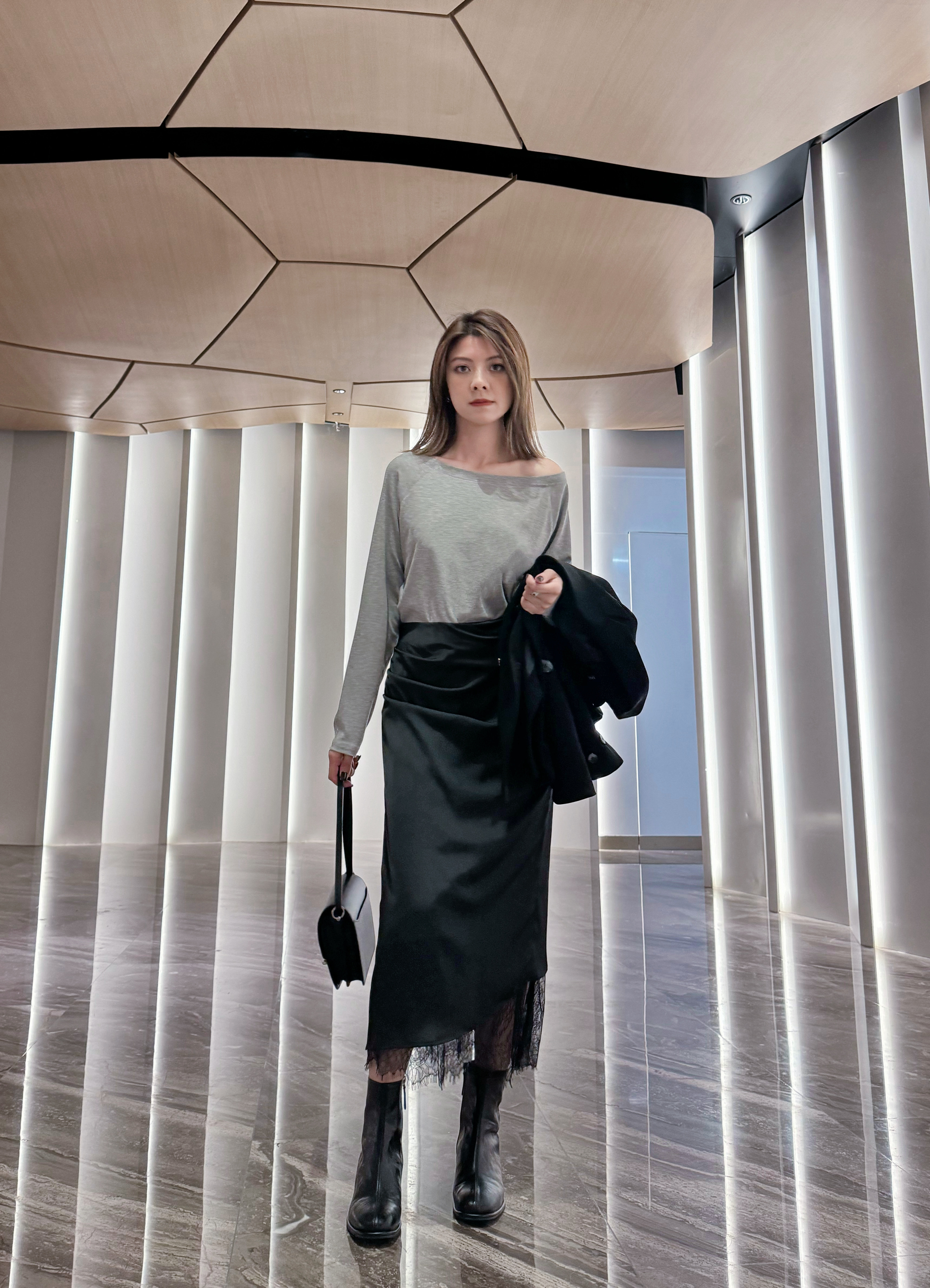 Lace Trimmed Silk-Satin Midi Skirt_SK2412L28