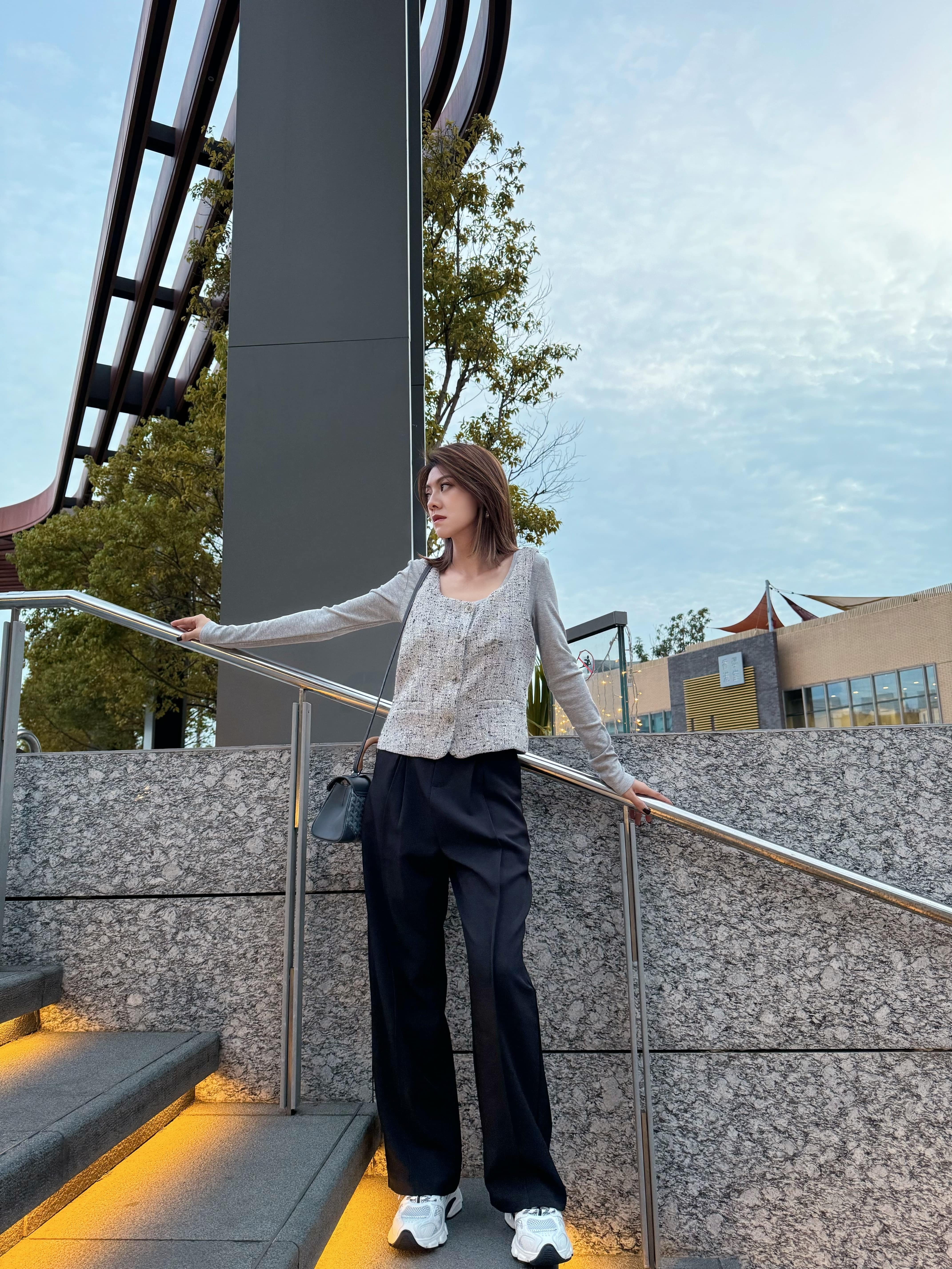 Scoop Neck Button Tweed Vest_JK2412L057