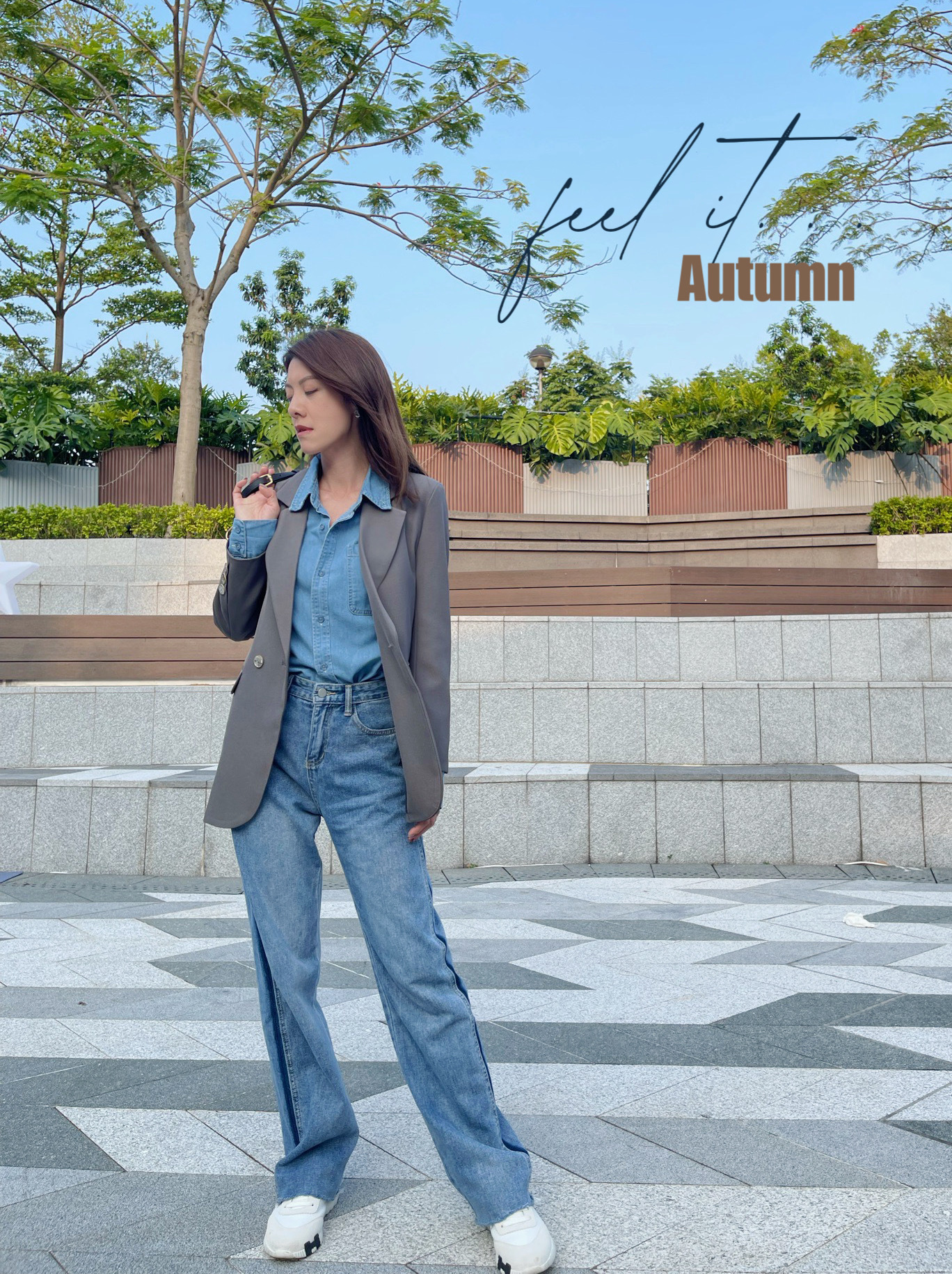 Washing Contrast Side Straight Leg Medium Wash Jeans_JE2310L10