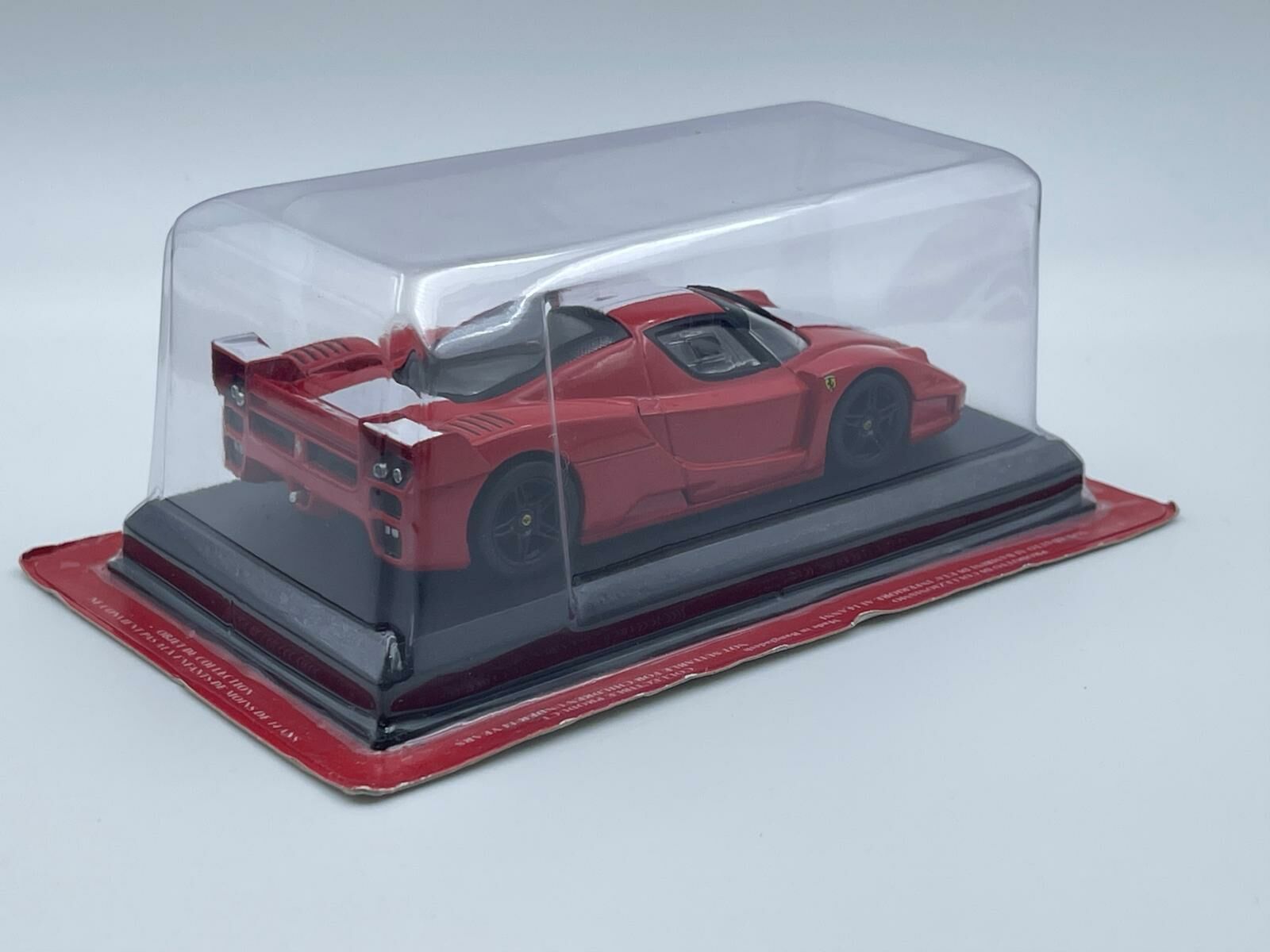 IXO 1/43 FERRARI FXX 2005 RED W/ WHITE STRIPES