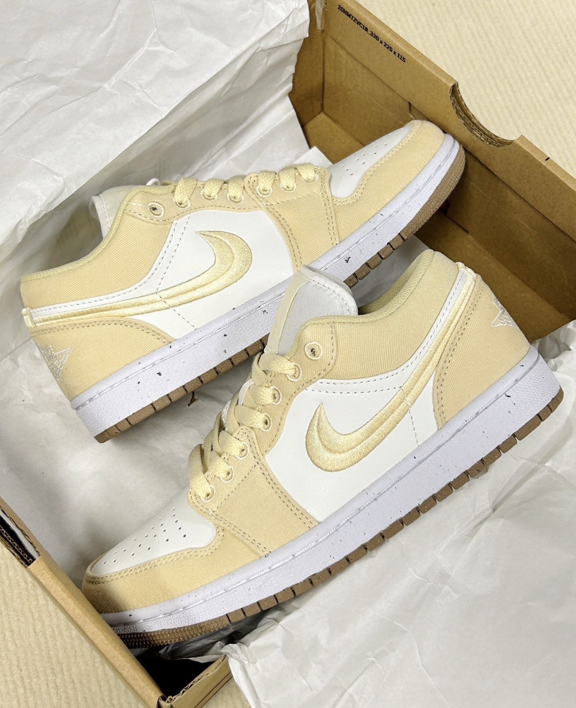 預購 Nike Air Jordan 1 Low SE 奶黃刺繡