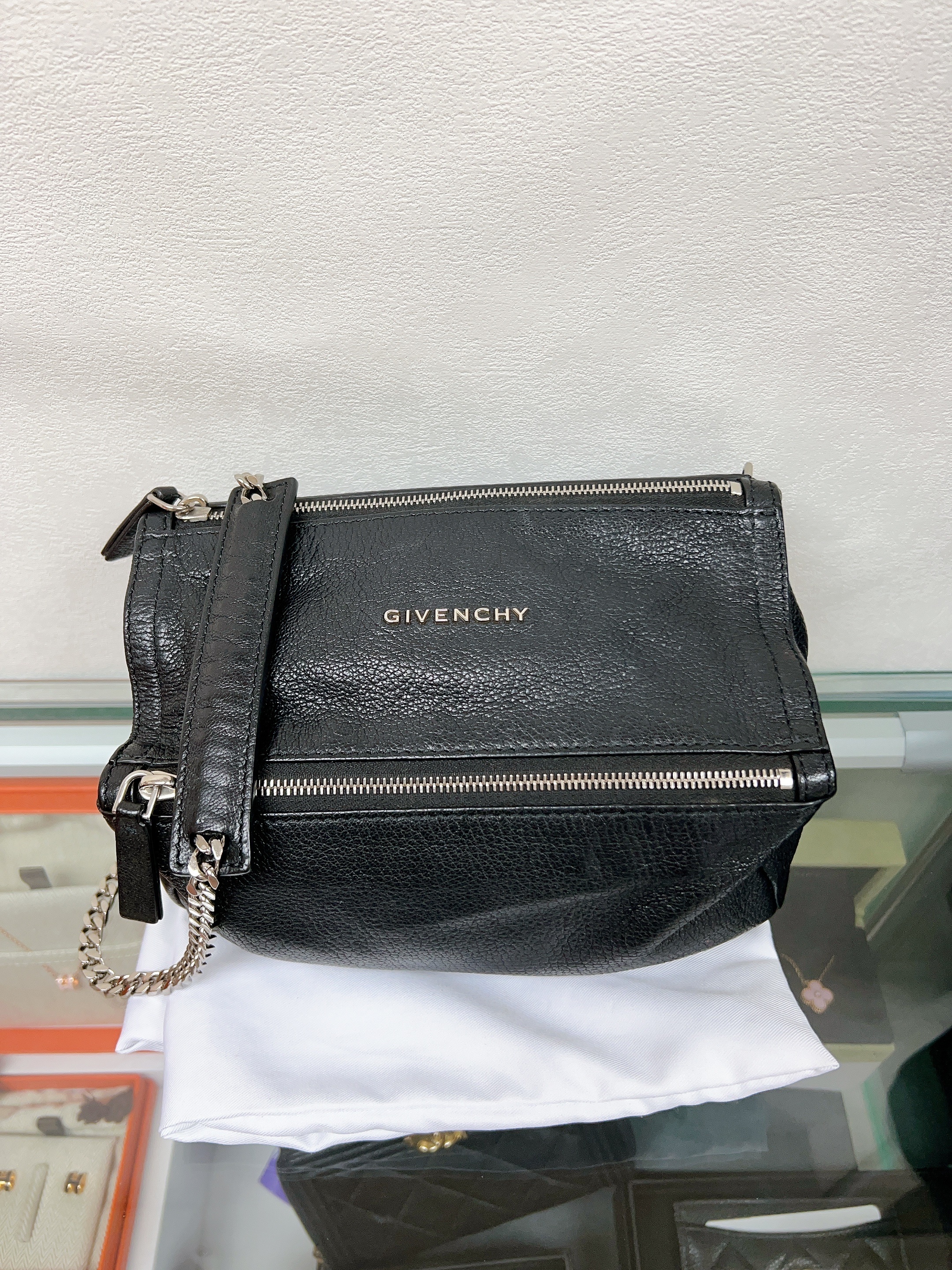 Givenchy pandora chain bag / woc black