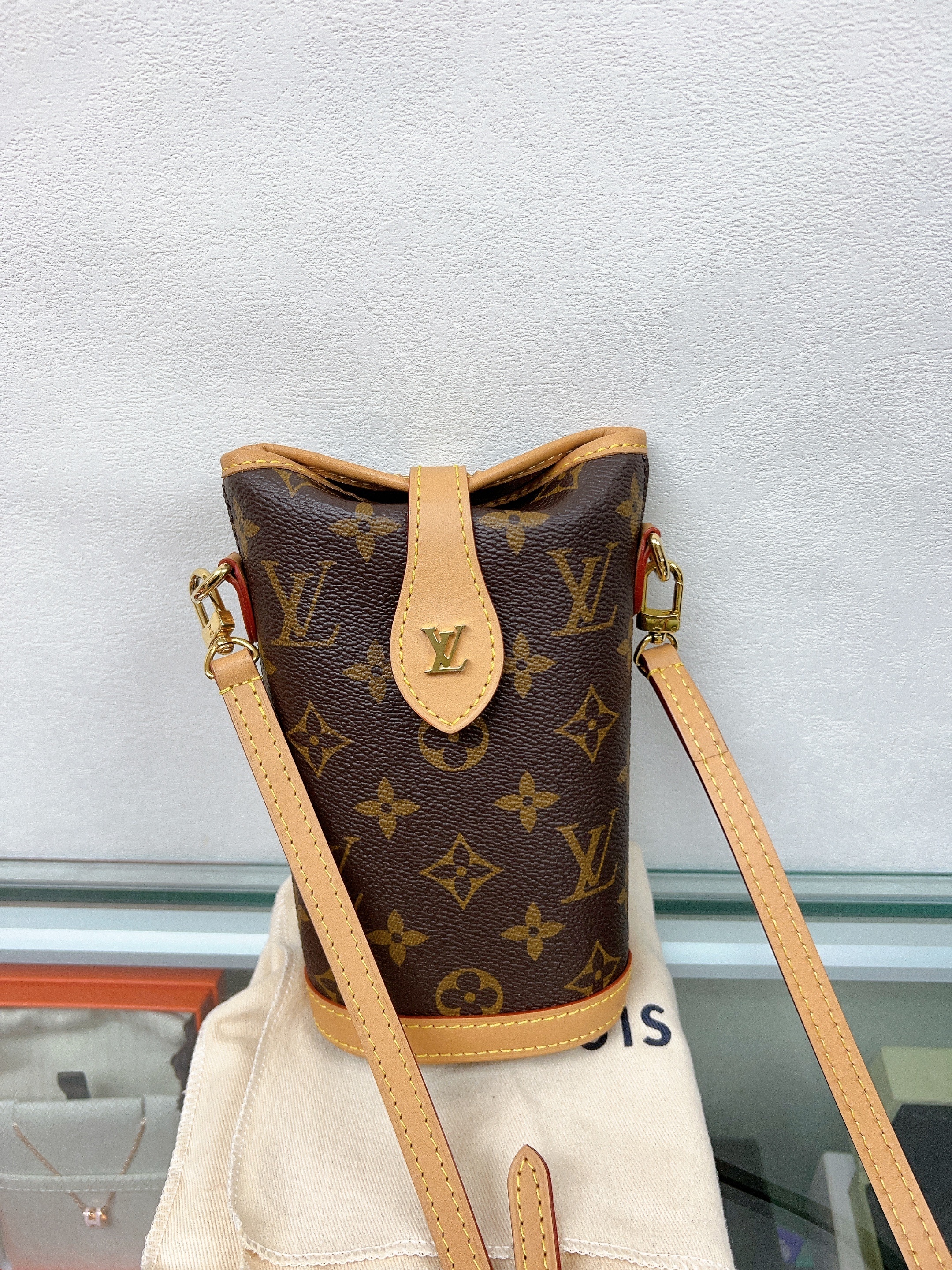 Lv fold me pouch brown monogram