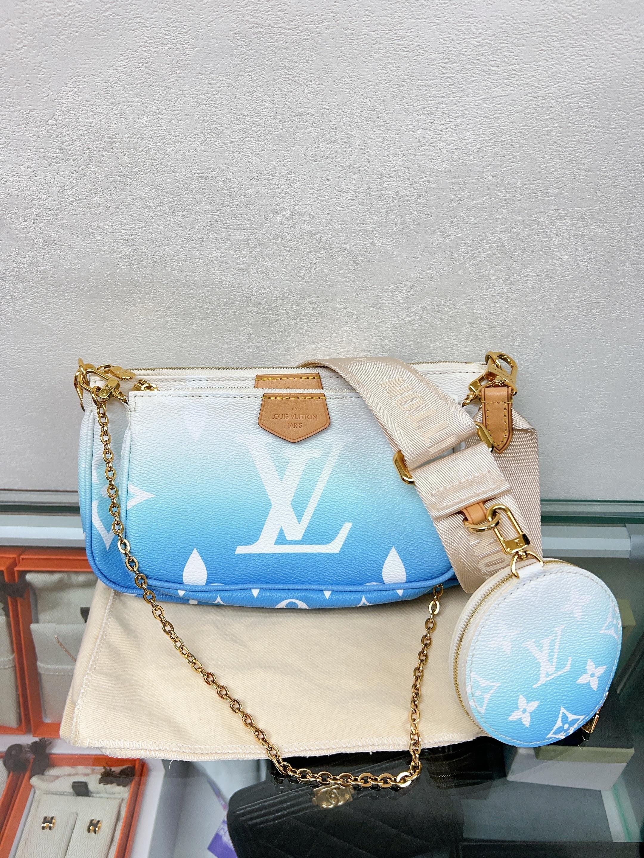 Lv multi pochette 五合一 by the pool (gradient blue)