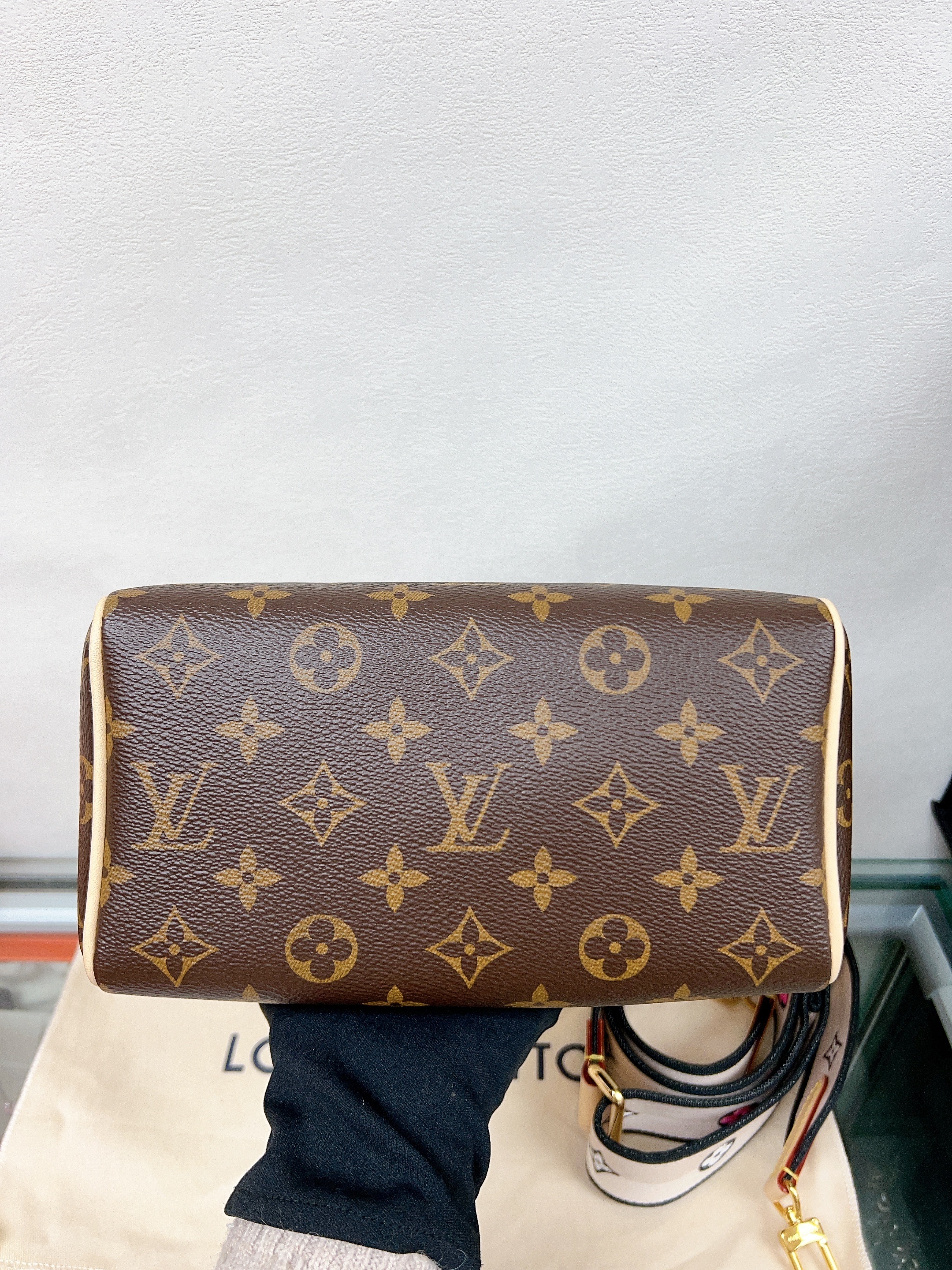 *Unused* Lv speedy 20 (black strap)