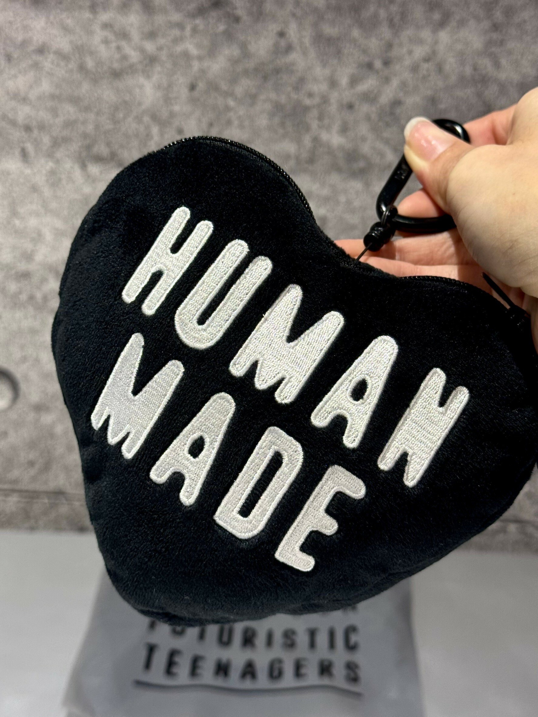 HUMAN MADE 立體愛心造型 毛毛包