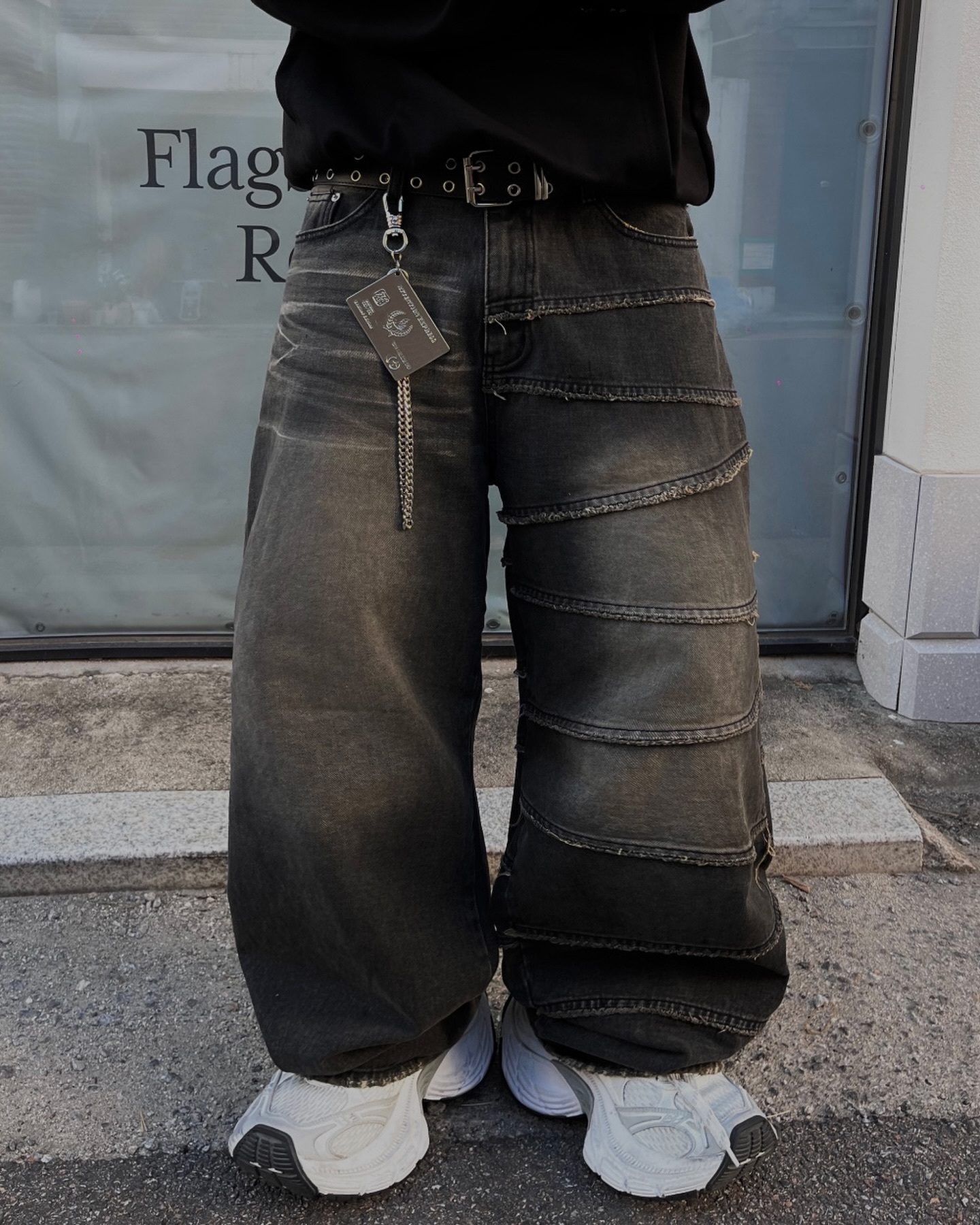 無剪裁喇叭牛仔褲