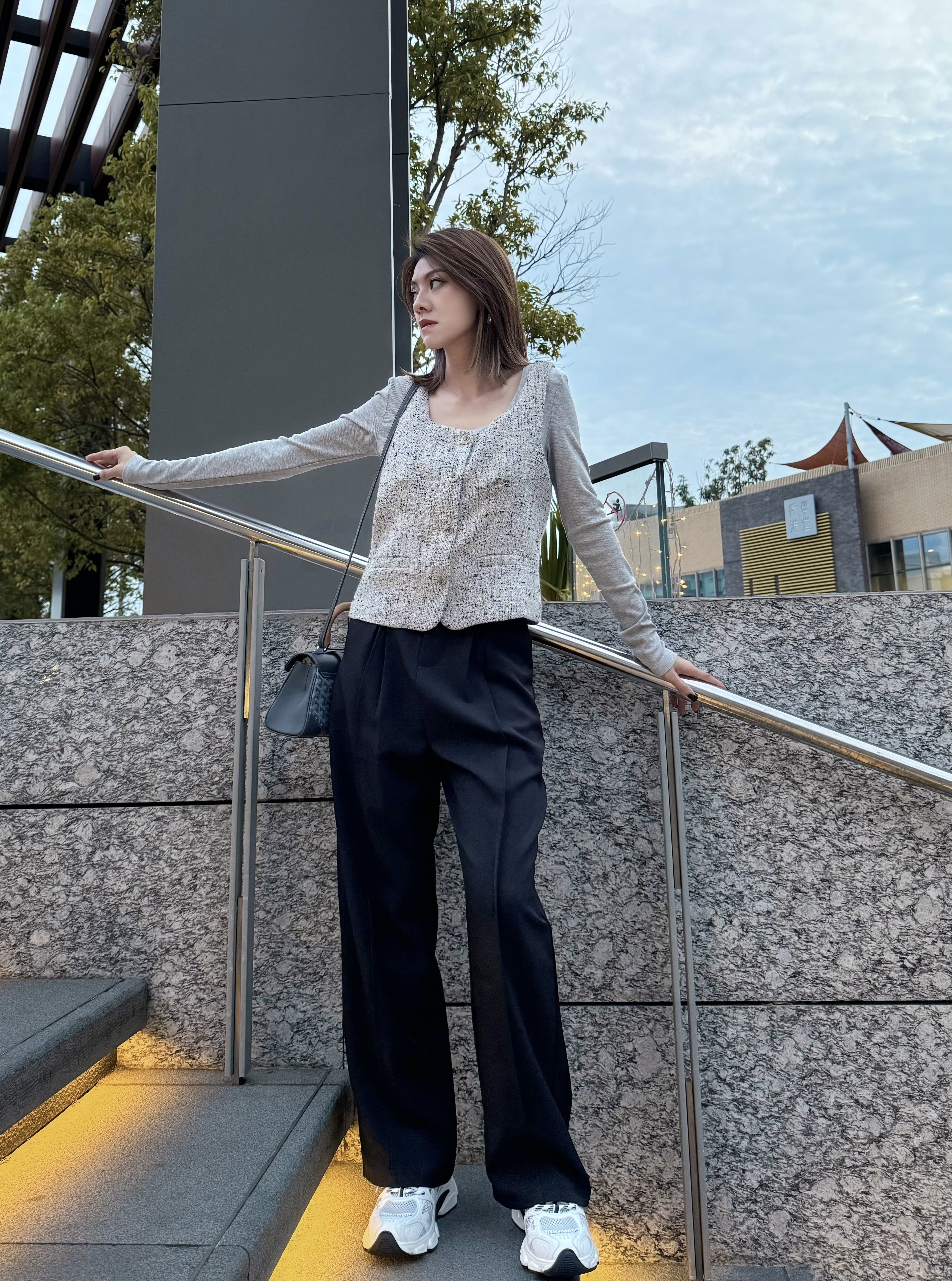 Pinched-Seam Straight Leg Pants_PT2412L33