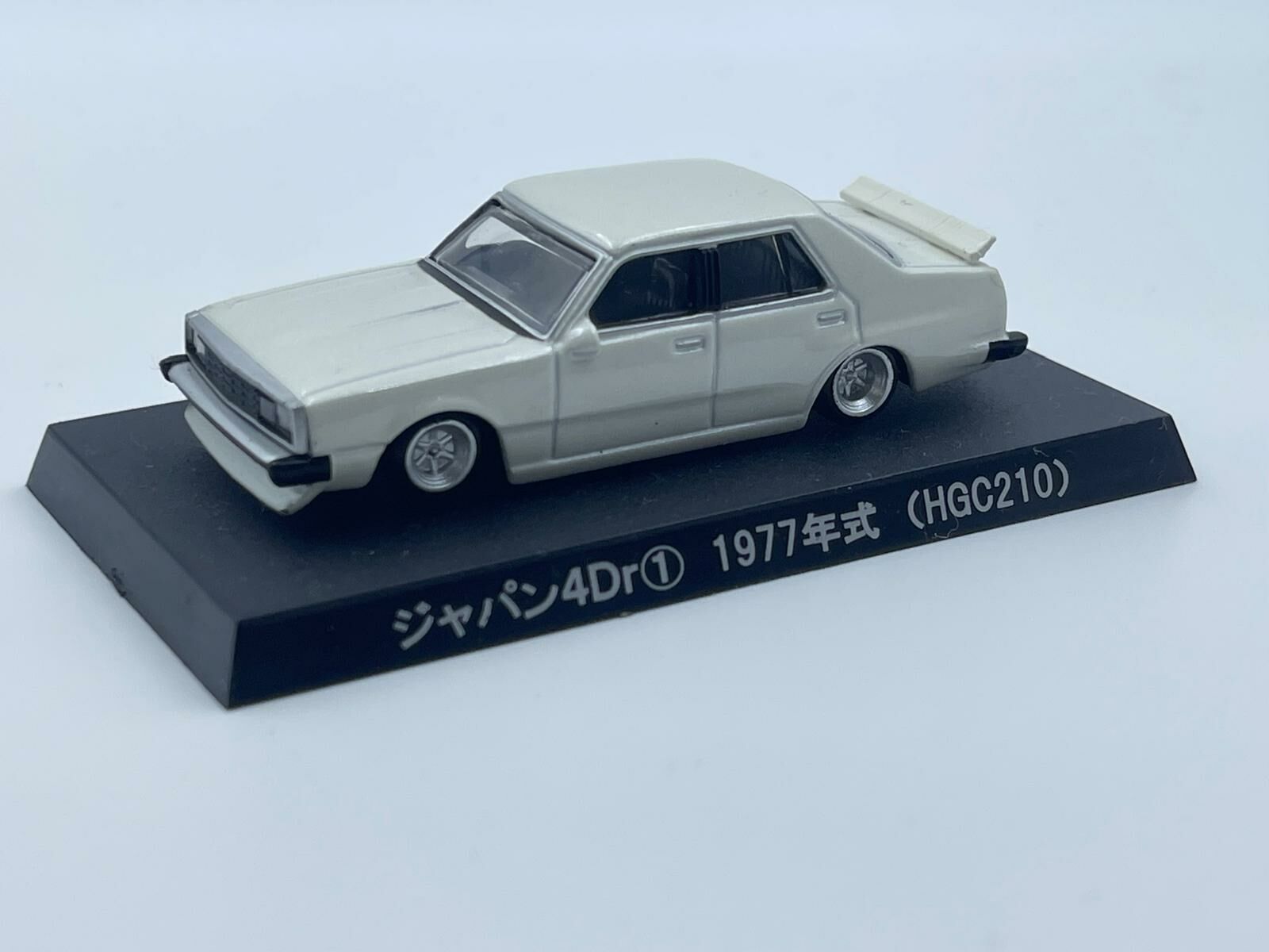 AOSHIMA NISSAN 430 CEDRIC 1977 HGC210 WHITE LB WORKS