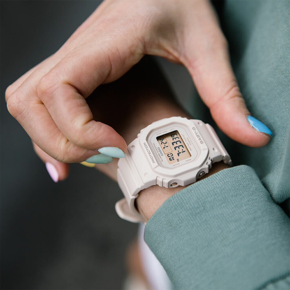 萬年鐘錶 - BABY-G   纖薄經典方形經典防震電子錶 BGD-565U-4 錶徑 : 37.9 MM