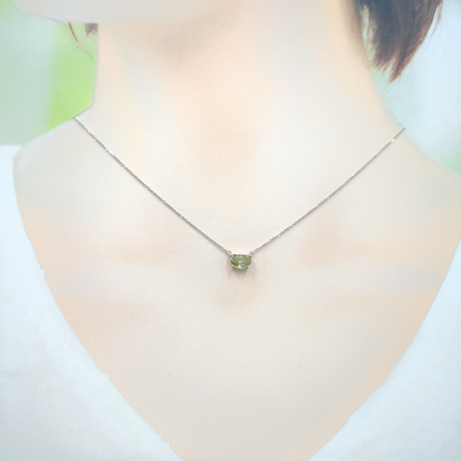 18K White Gold 0.77ct Fancy Yellow Green Diamond Necklace