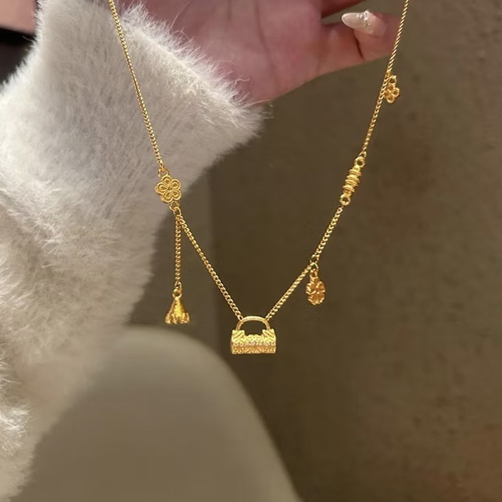 golden新中式真沙金”金鎖小花碩果流蘇垂墜項鍊