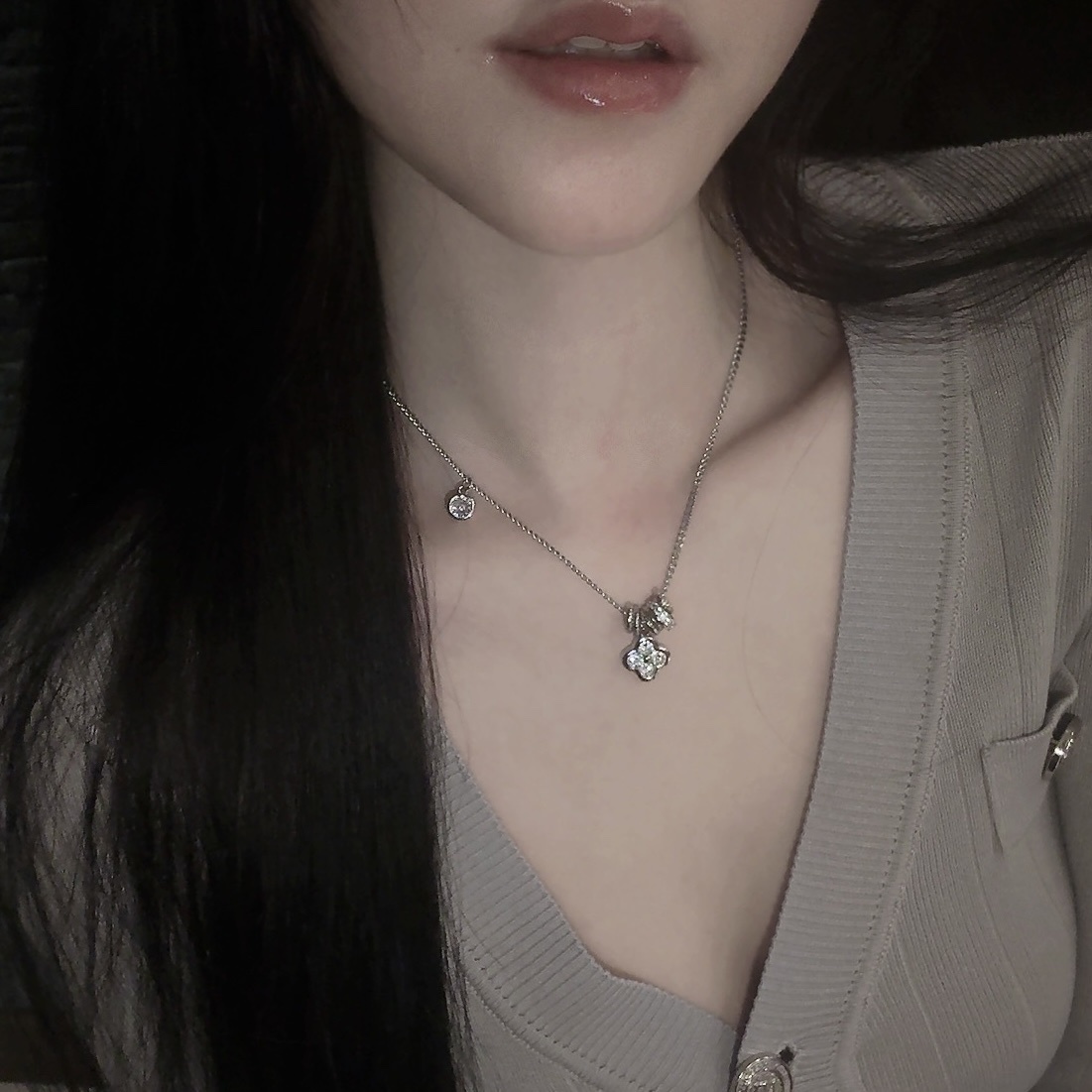 Gy白金’銀鑽多環小墜四葉草”垂墜圓鑽重磅項鍊