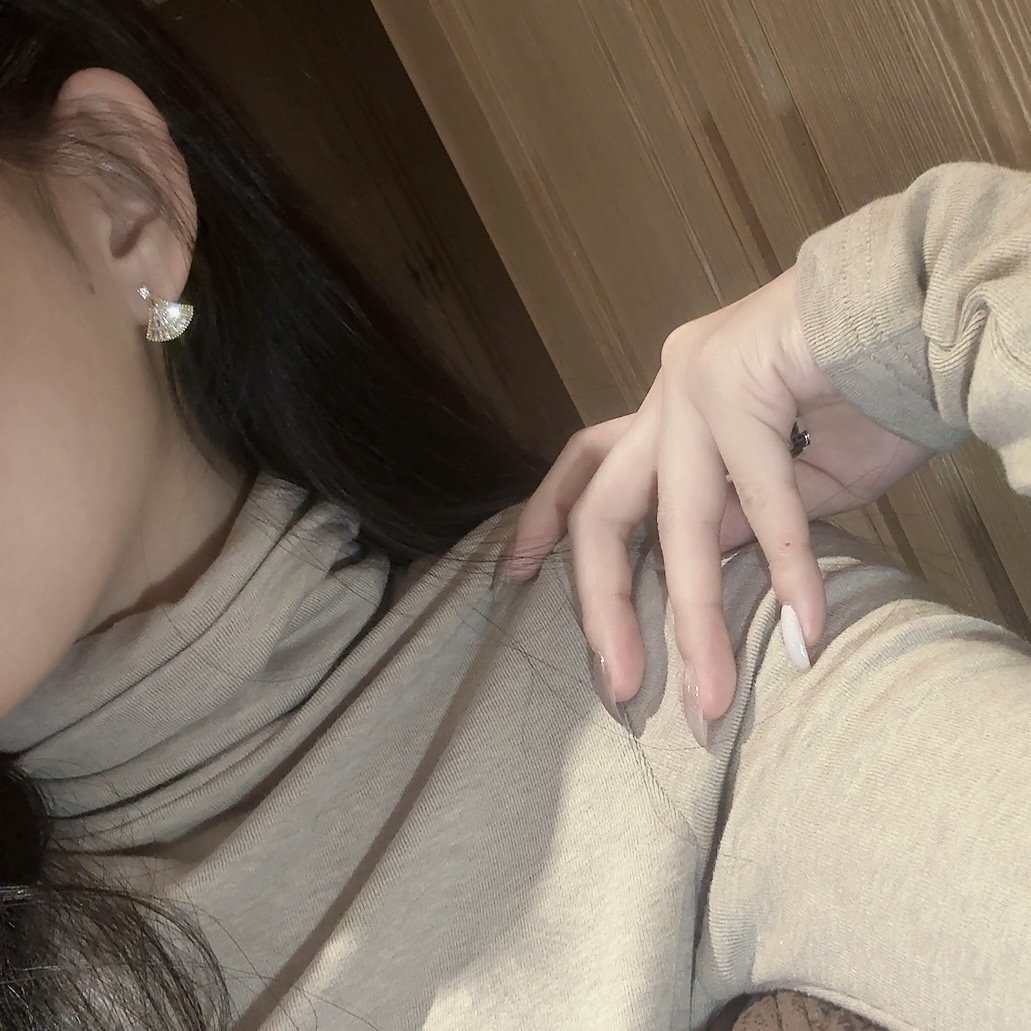 gy低奢華金鑽小裙子滿鑽耳釘/現貨1