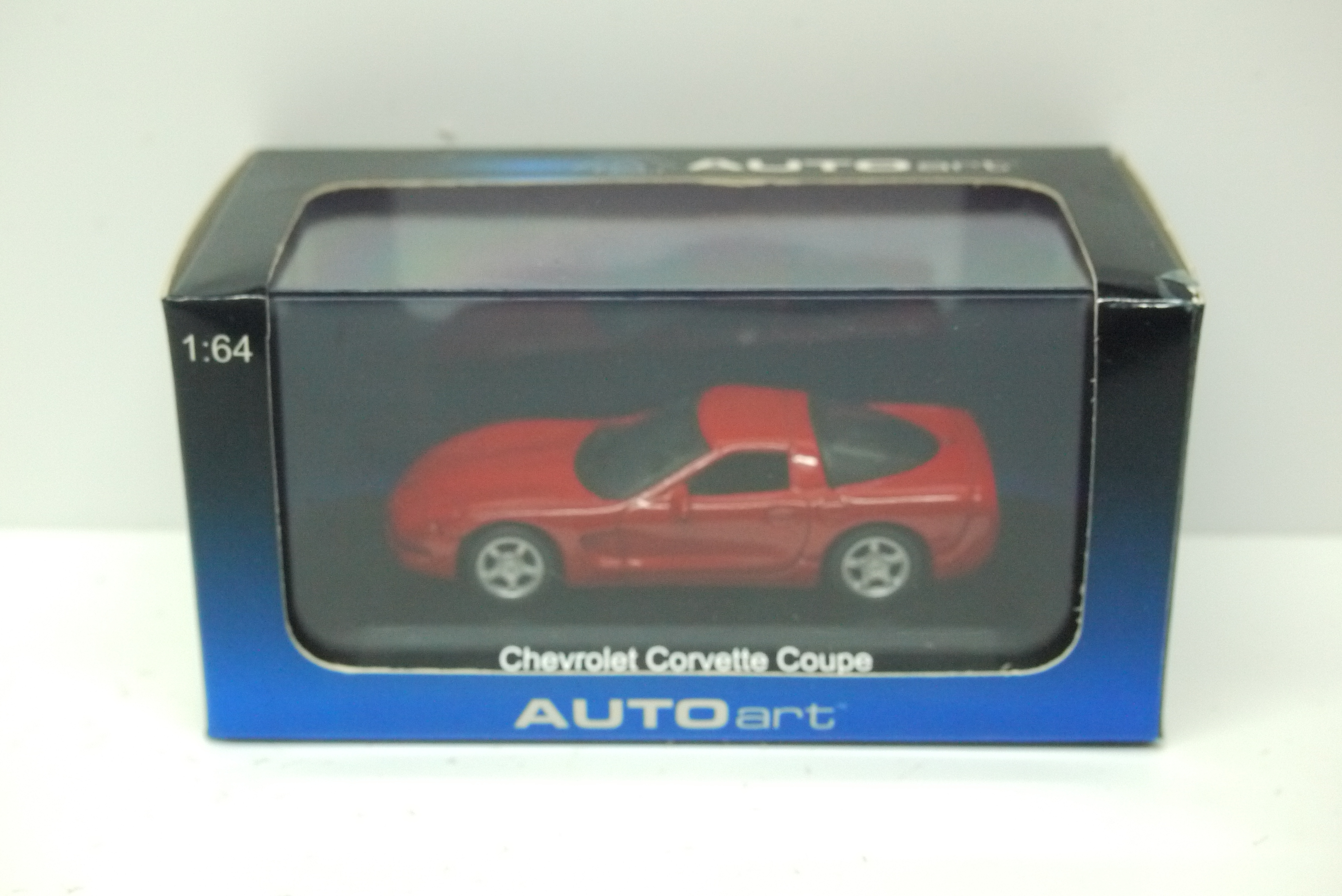 AUTOART CHEVROLET CORVETTE COUPE RED