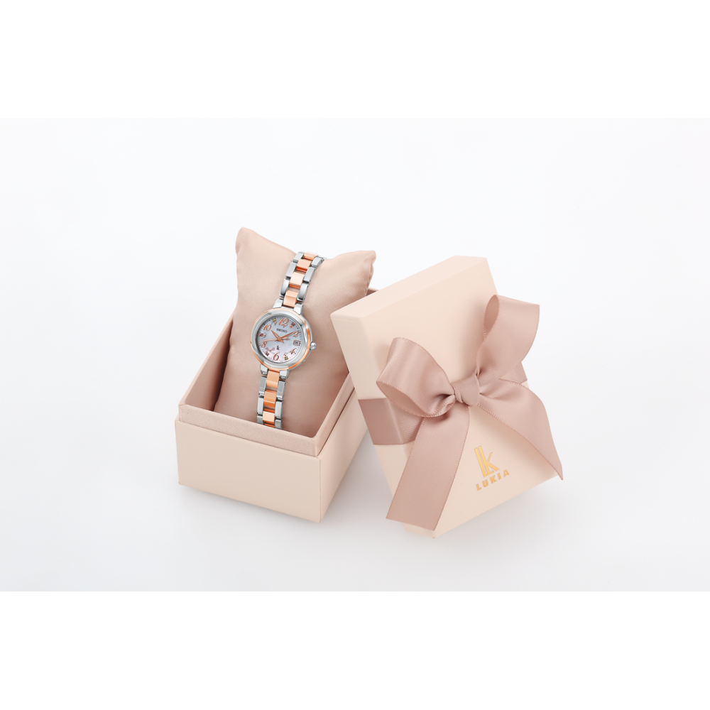 萬年鐘錶 - SEIKO  精工錶 LUKIA  蝴蝶結限量版太陽能電波女錶  SSVW236J  /  1B22-0CY0P 錶徑 25.5MM