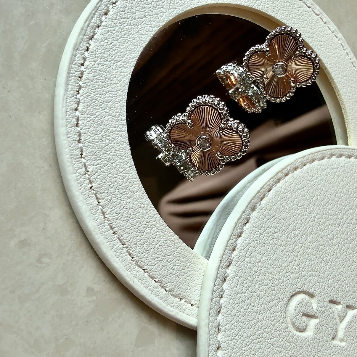 【中號水鑽耳釘】18k鐳射玫瑰金聖誕限量白金邊四葉草”高奢定製系列