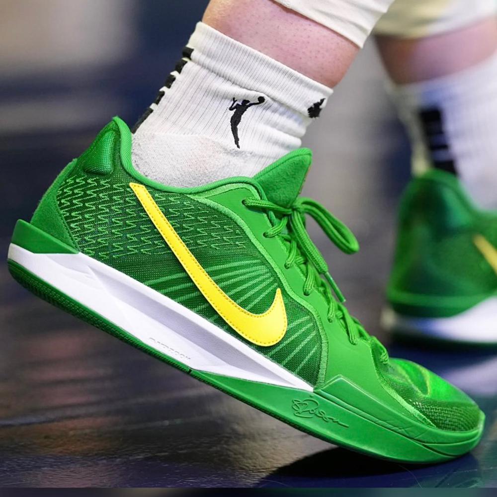 NIKE SABRINA 2 EP "OREGONS DUCK" 奧勒岡大學配色 奧勒岡鴨 綠黃 實戰籃球鞋 女生版型 有男生尺寸 HQ4345-300