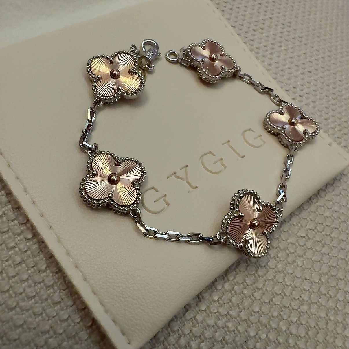 【中號手鍊】18k鐳射玫瑰金聖誕限量白金邊五花四葉草”高奢定製系列