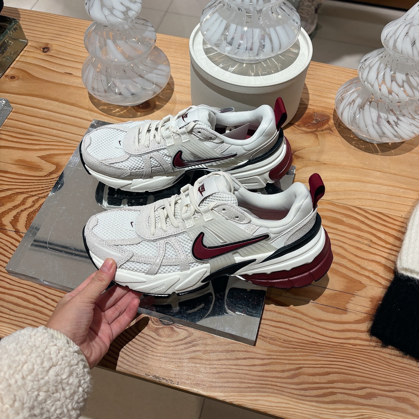 Nike V2K Run SE 日本新款 奶油酒紅 奶油白 麂皮 復古 慢跑鞋 HQ3500-100