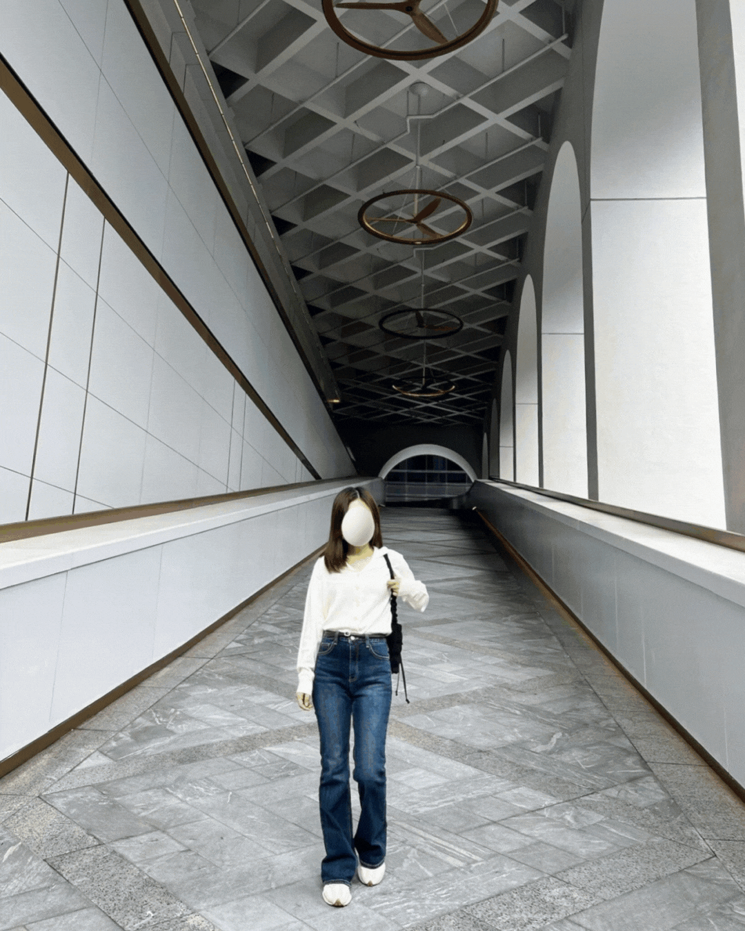 《KR》超顯腿長！深色喇叭牛仔褲