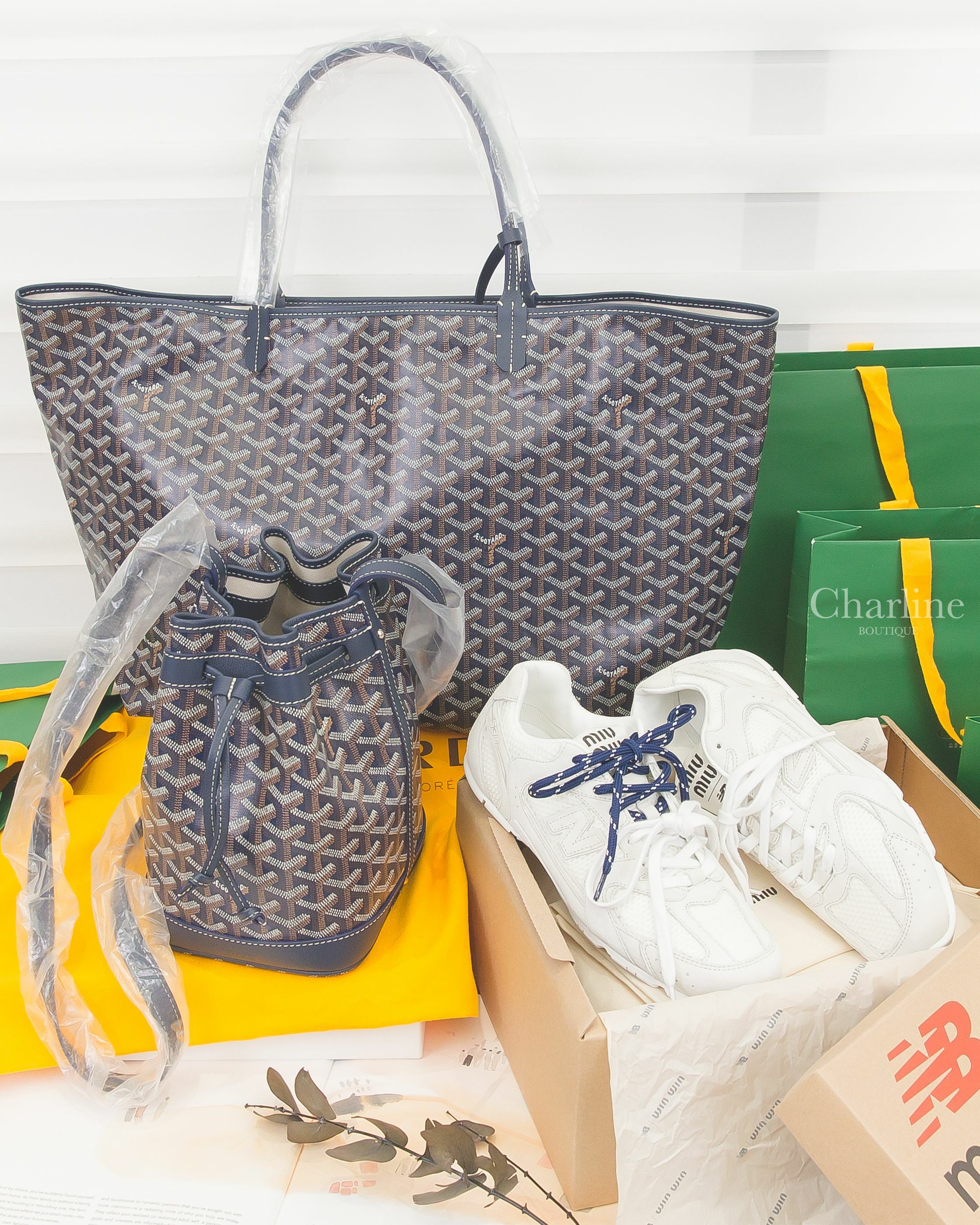 Goyard Saint Louis Gm Bag 海軍藍帆布托特包,Goyard Petit Flot Bucket Bag 海軍藍水桶包,Miu Miu New Balance 530白色聯名款-Charline Boutique 精品代購