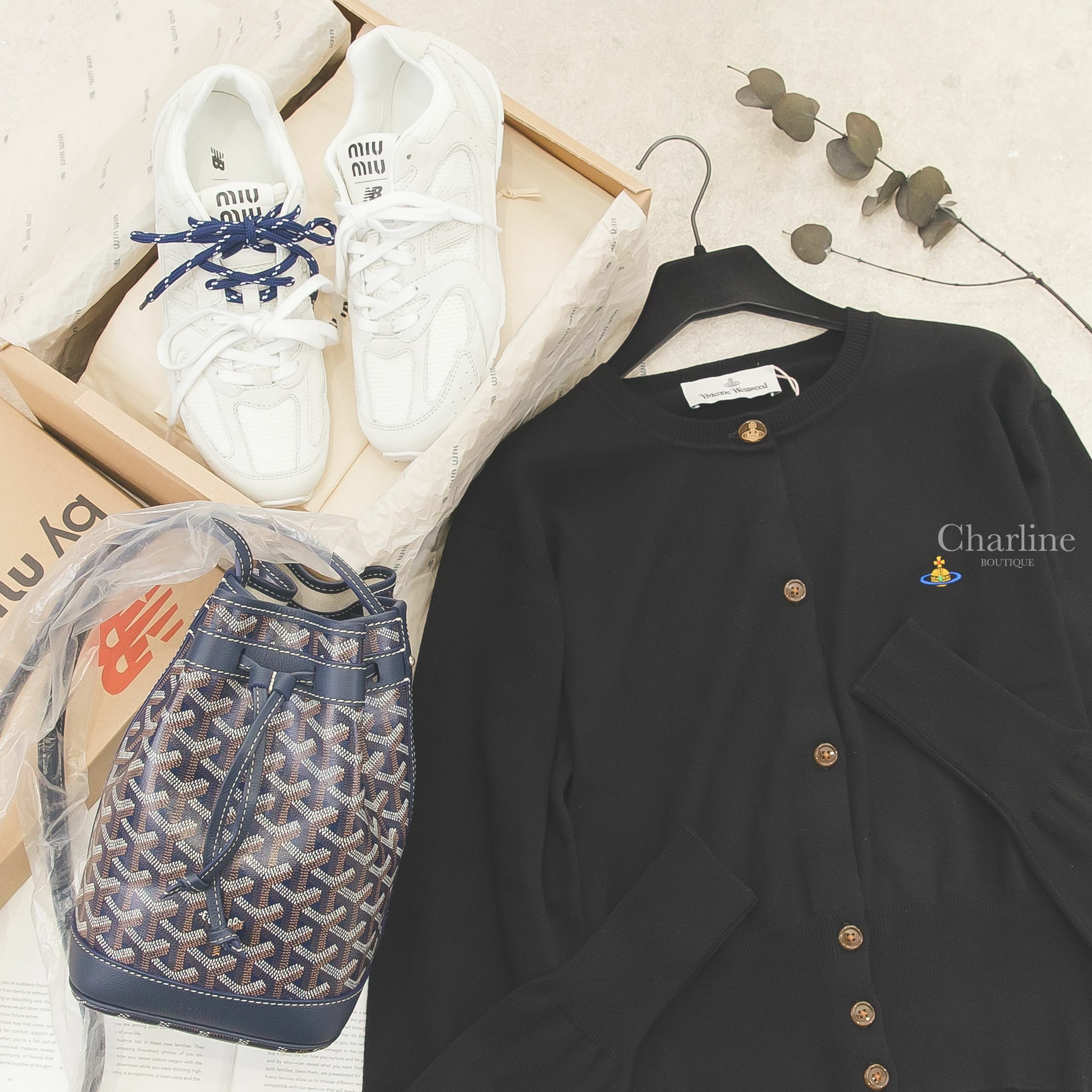 Goyard Petit Flot Bucket Bag 海軍藍水桶包,Miu Miu New Balance 530白色聯名款麂皮網眼白色藍色鞋帶運動鞋-Charline Boutique 精品代購