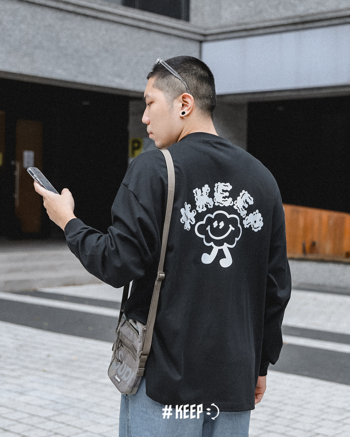 #KEEP FOAMY CLOUDS LONG SLEEVE 黑色 重磅 寬版 落肩 雲朵人綿綿長TEE【KS253】