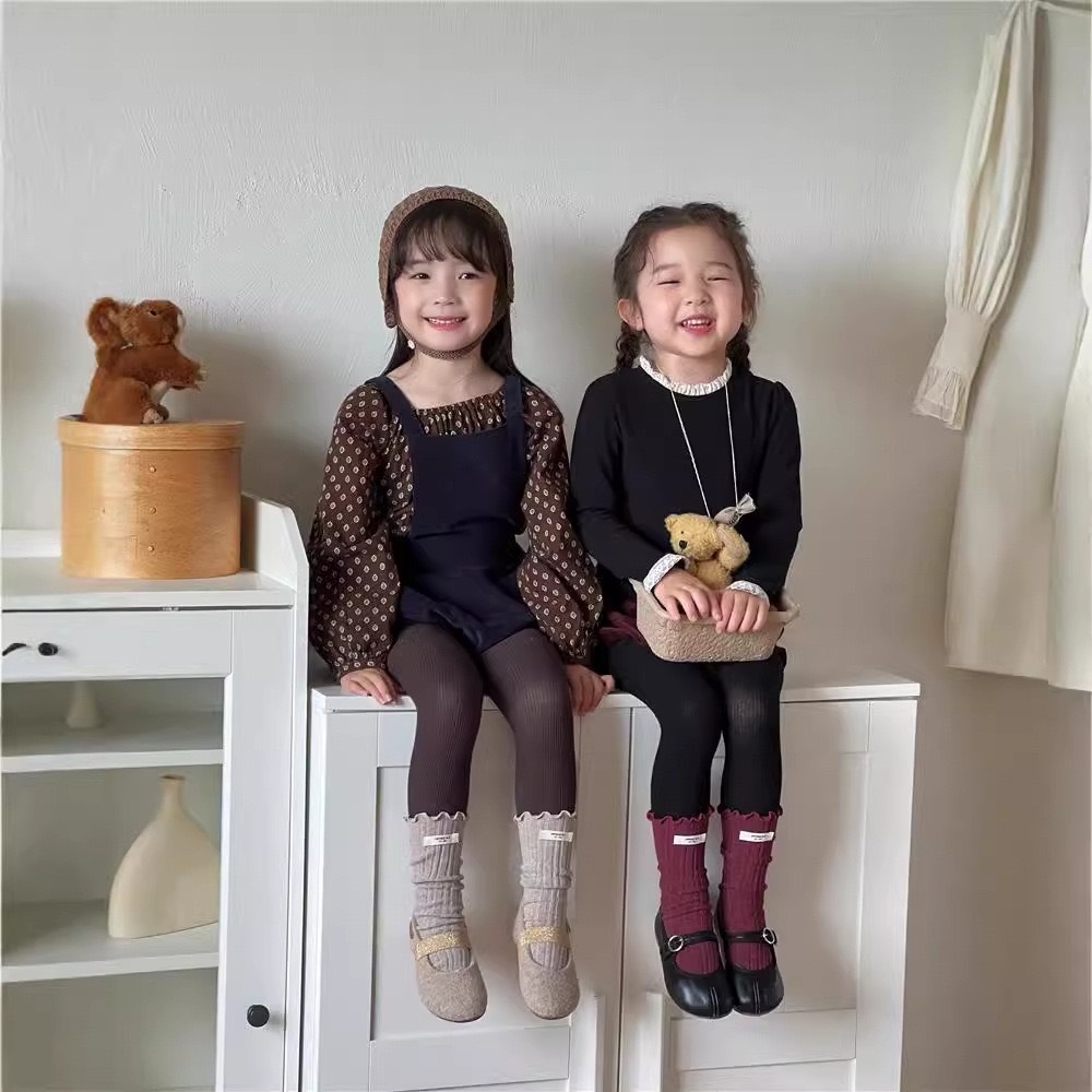 無腳跟純色木耳邊坑條襪子