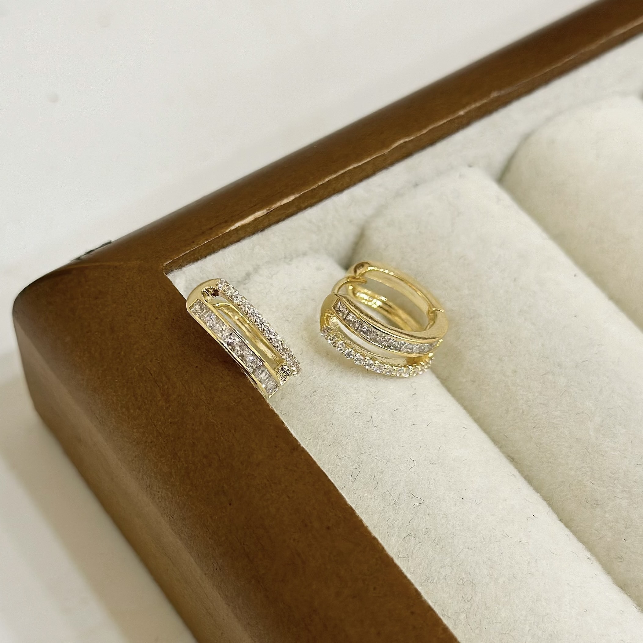 雙層簍空排鑽易扣