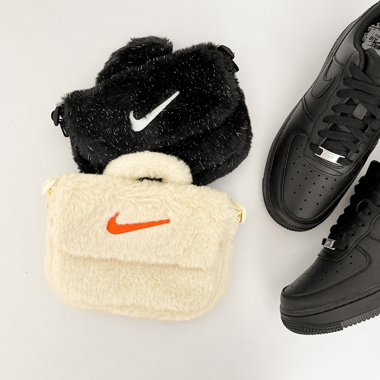 NIKE CROSSBODY BAG 金蔥毛絨 小包 迷你包 側背包 多夾層 黑白 FZ1329-010  奶油橘 FZ1329-113 / 調貨