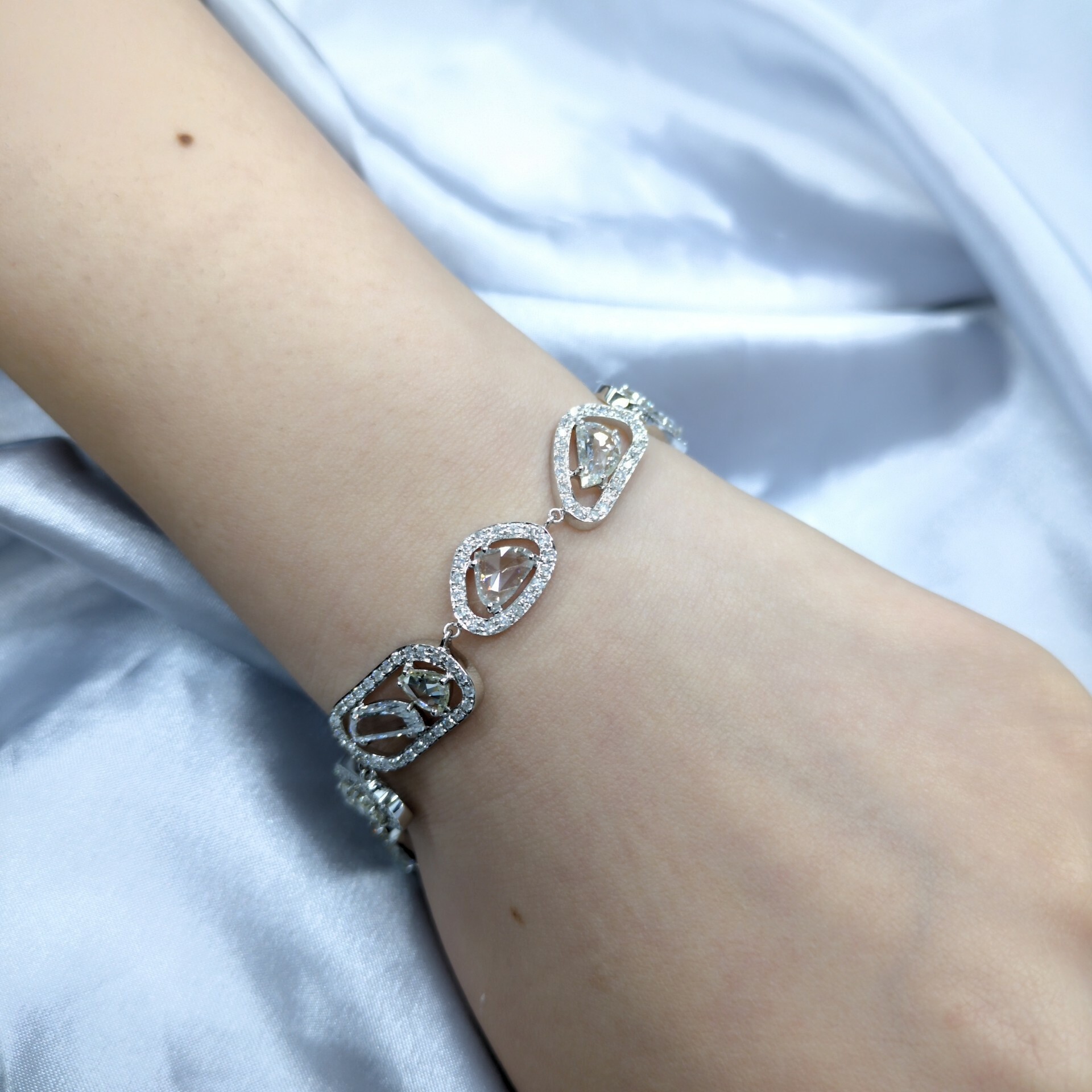 全新18K白金【主石5卡9份鑽石】配小鑽共6卡48份鑽石手鍊