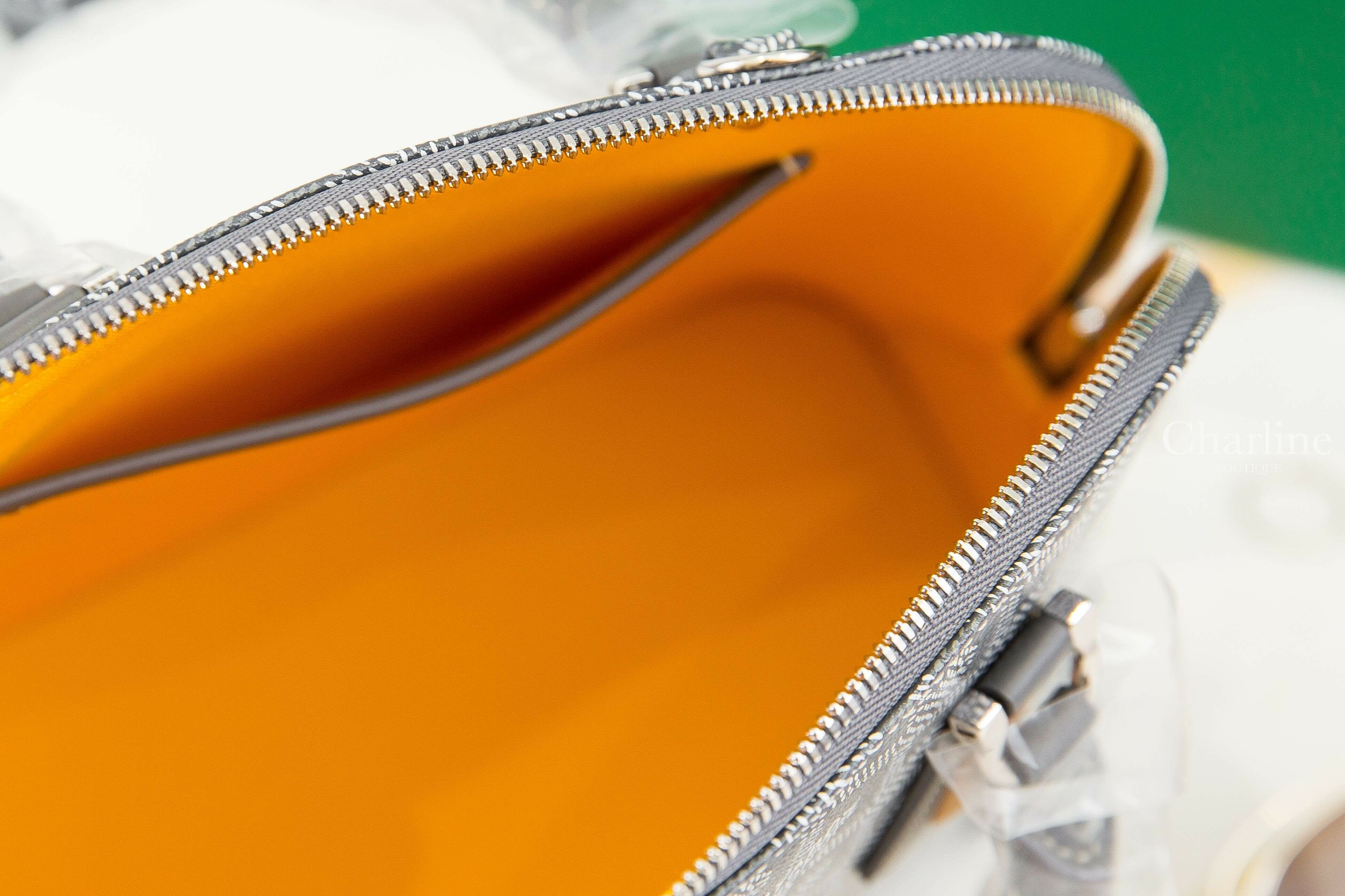 Goyard Vendôme Mini Bag 灰色帆布小牛皮同色提把木紋裝飾黃色內裡迷你拉鍊手提包-Charline Boutique 精品代購