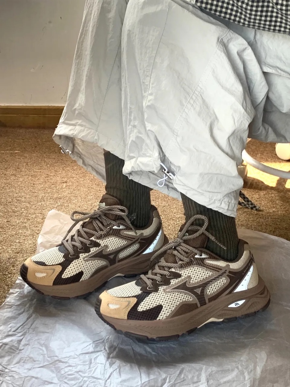 MIZUNO RACER S 美津濃 焦糖栗棕 大地色 咖啡色 奶茶色 男女鞋 D1GH223523 / 預購