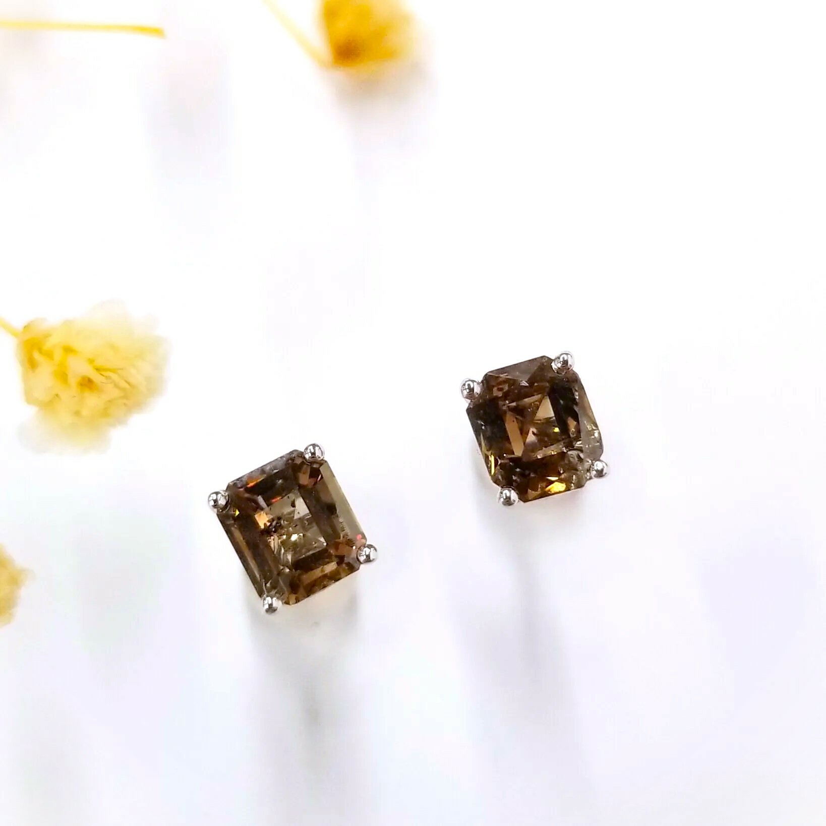 全新18K白金【主石1卡35份方形咖啡鑽】耳環