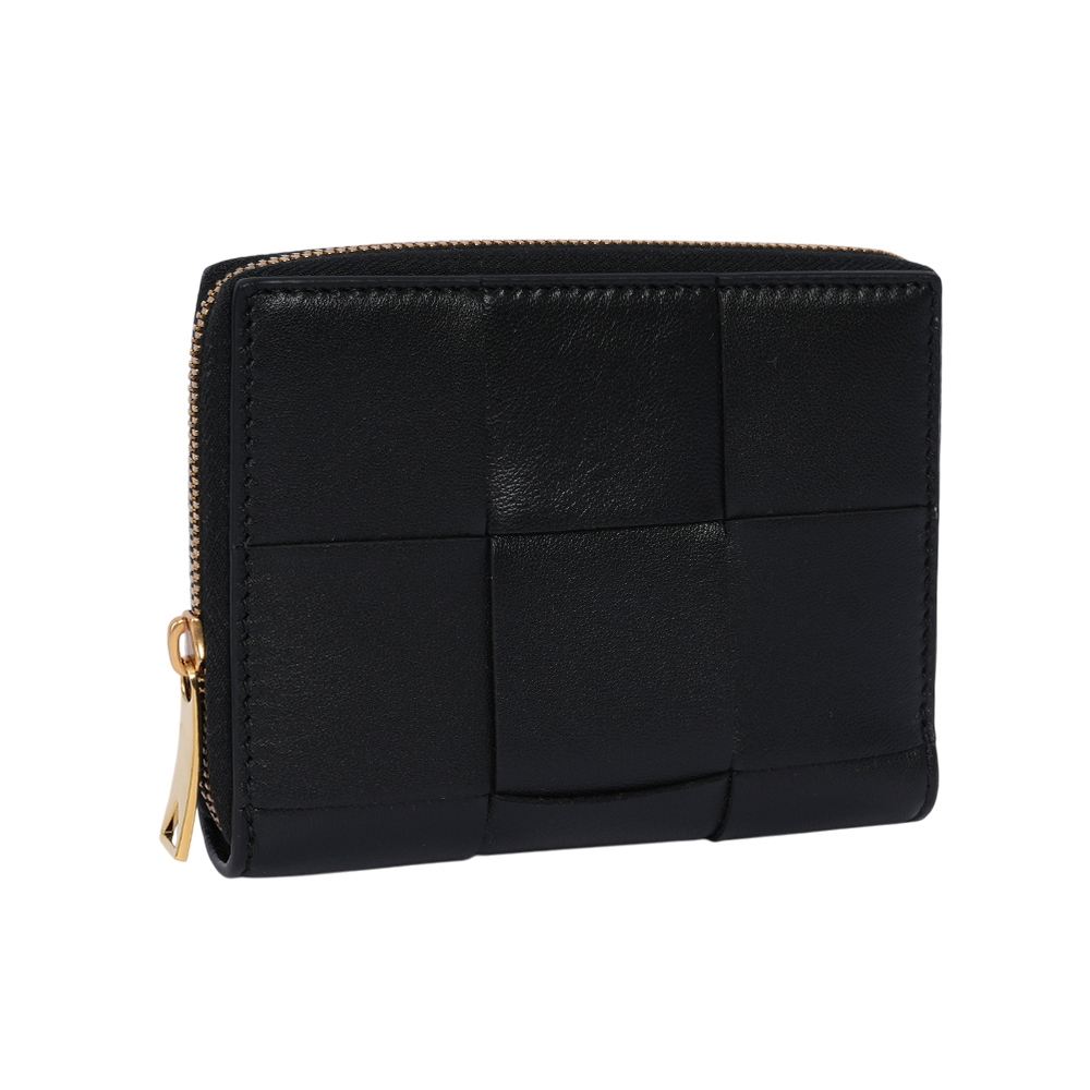 【BOTTEGA VENETA】新款大格小羊皮及小牛皮編織拉鍊短夾(黑色) 681191 VCQC1 8425