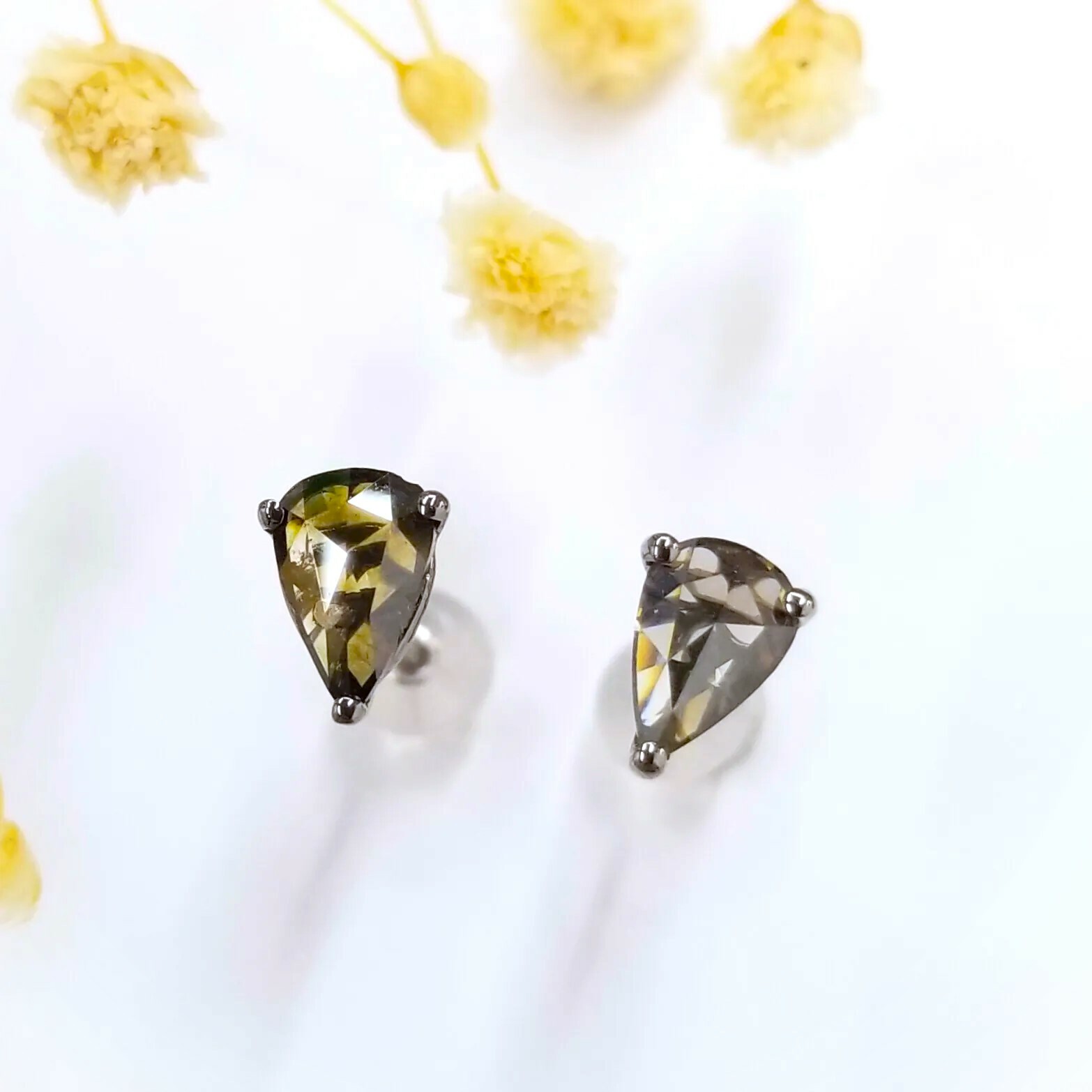 全新18K黑金【主石94份梨形咖啡彩鑽】耳環