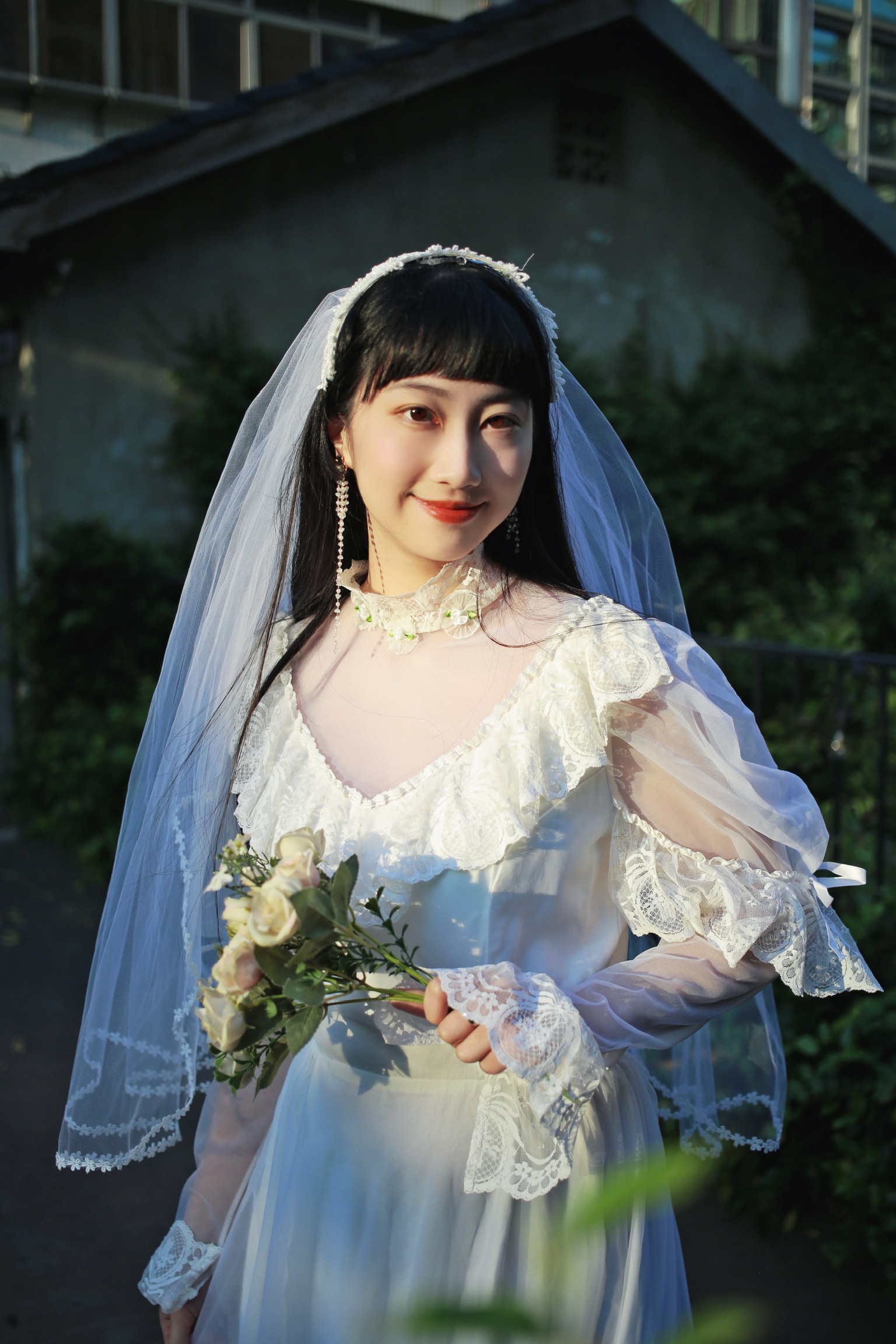 Vintage Wedding Dress/古著白色小花高領荷葉邊蕾絲拖擺婚紗