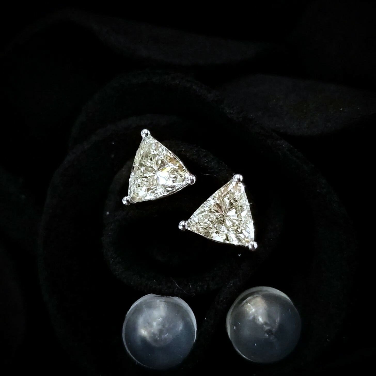 全新18K白金【主石61份三角鑽石】耳環