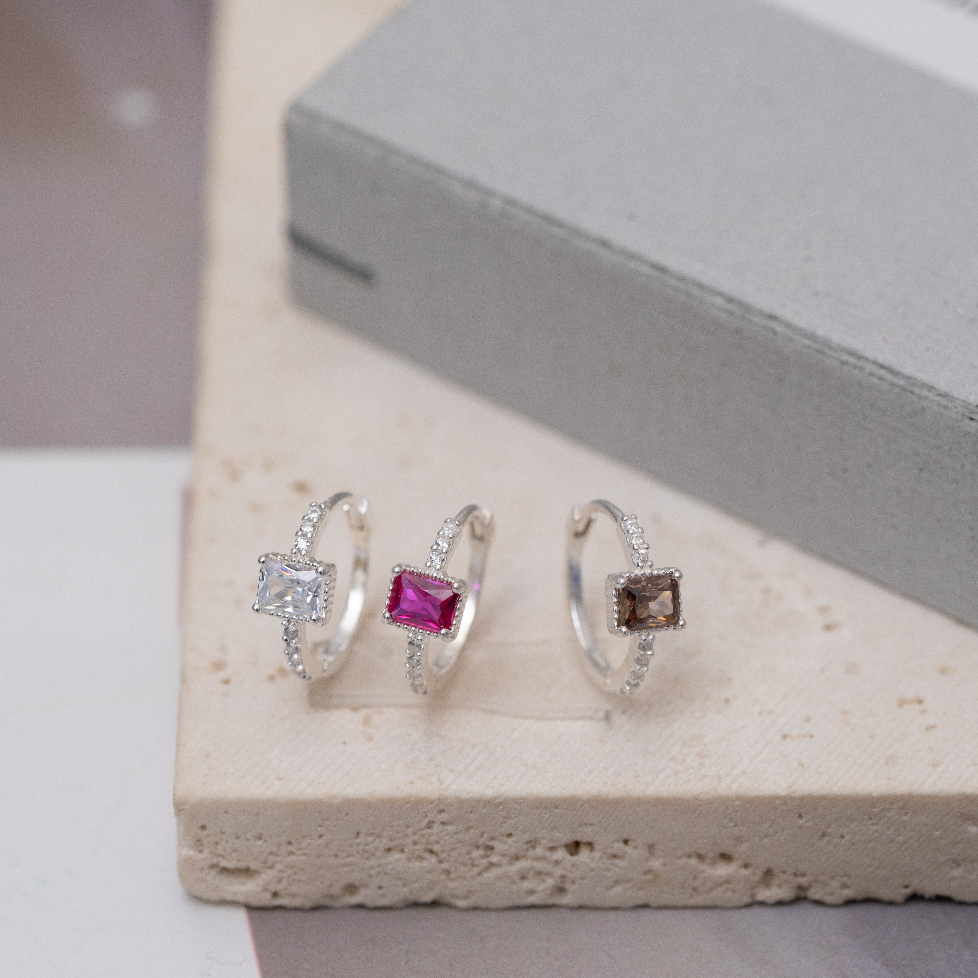 Sve25 (方鋯石.排石圈耳環）