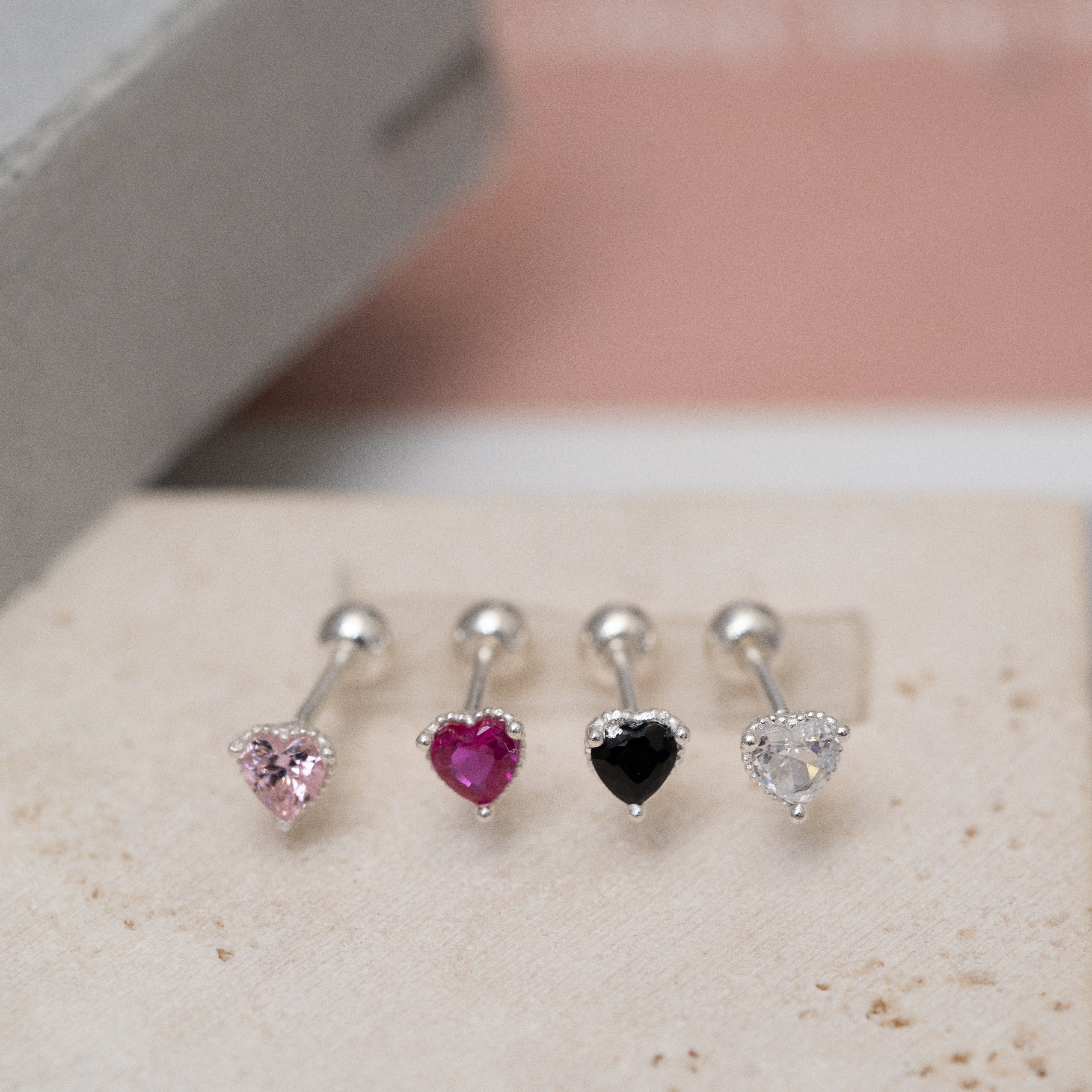 Sve11 (愛心鋯石鎖珠耳環）