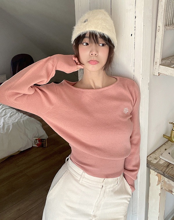 預訂｜MUAHMUAH STITCH LOGO SOFT BOATNECK KNIT