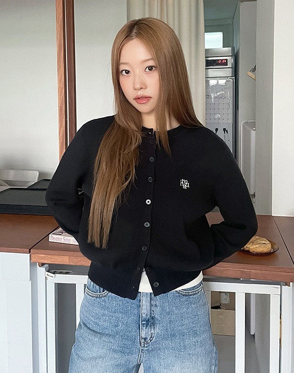 預訂｜MUAHMUAH STITCH LOGO ROUND CARDIGAN