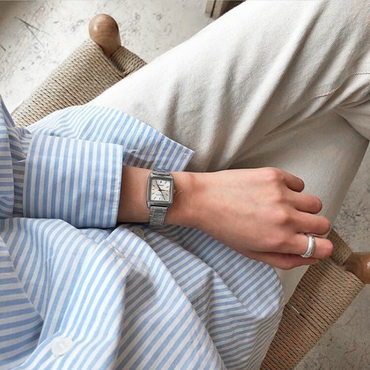 萬年鐘錶 - CASIO  簡單俐落小巧方形不鏽鋼女錶 LTP-V007D-2E  錶徑22MM