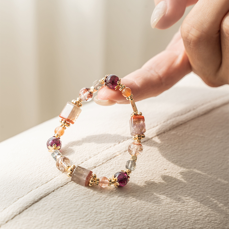 標籤：聚寶盆紫紅極光｜膠花髮晶共生｜紫牙烏｜紅兔毛｜拉長石