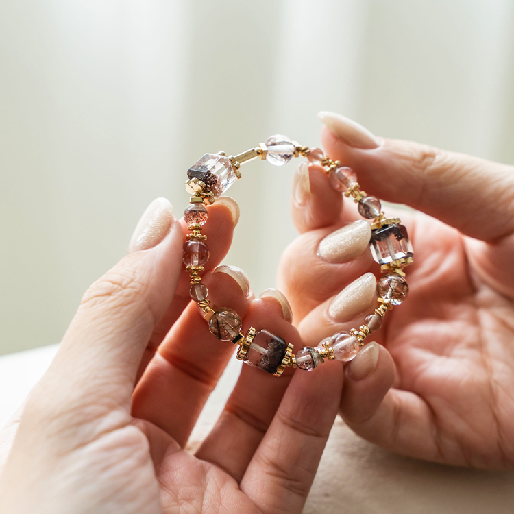 片體鱗傷：紅幽靈｜毒液金草莓｜紅銅鈦｜安德森｜紅極光