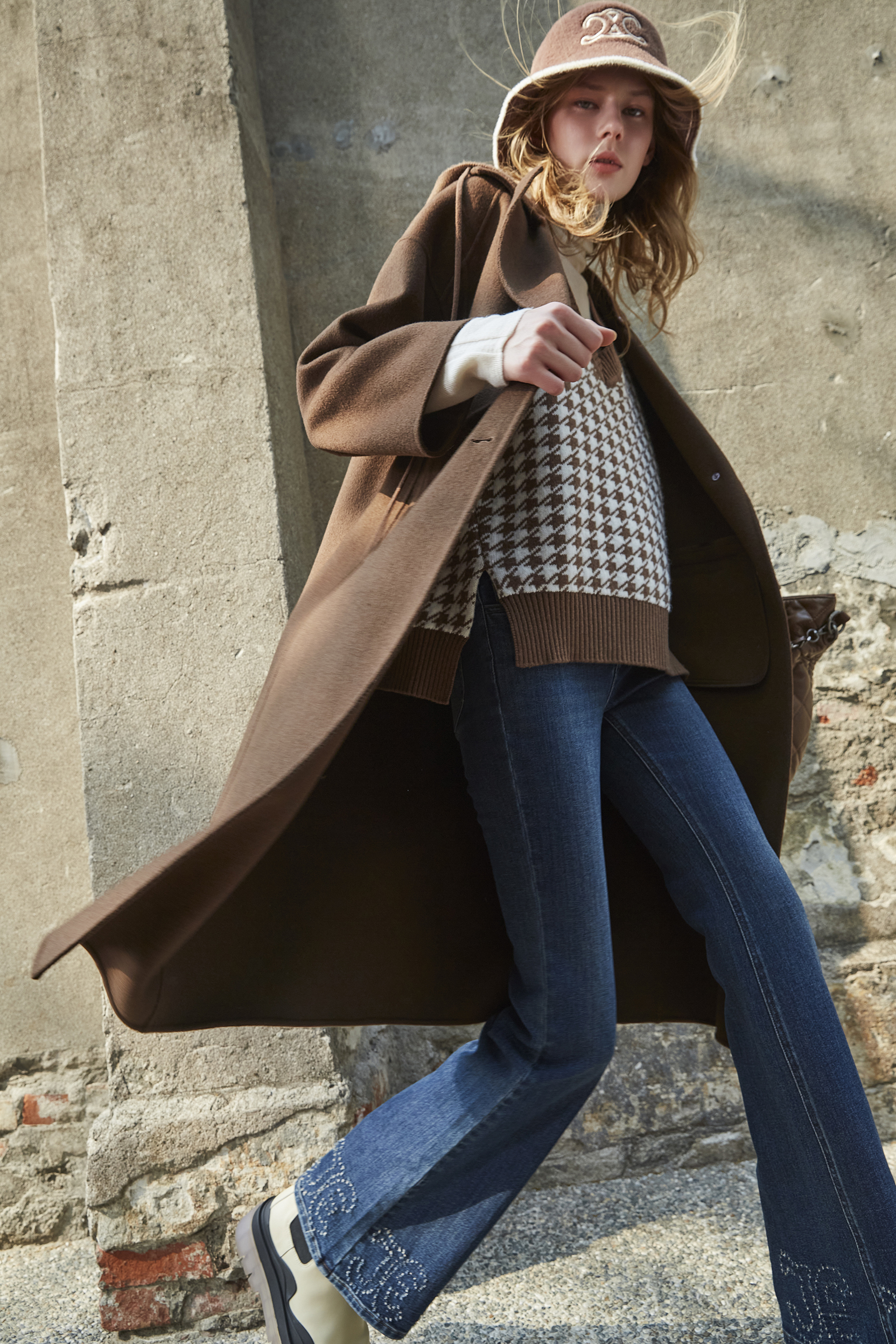 BD15310B1 復古曲線刺繡微喇叭丹寧褲 (附腰帶)